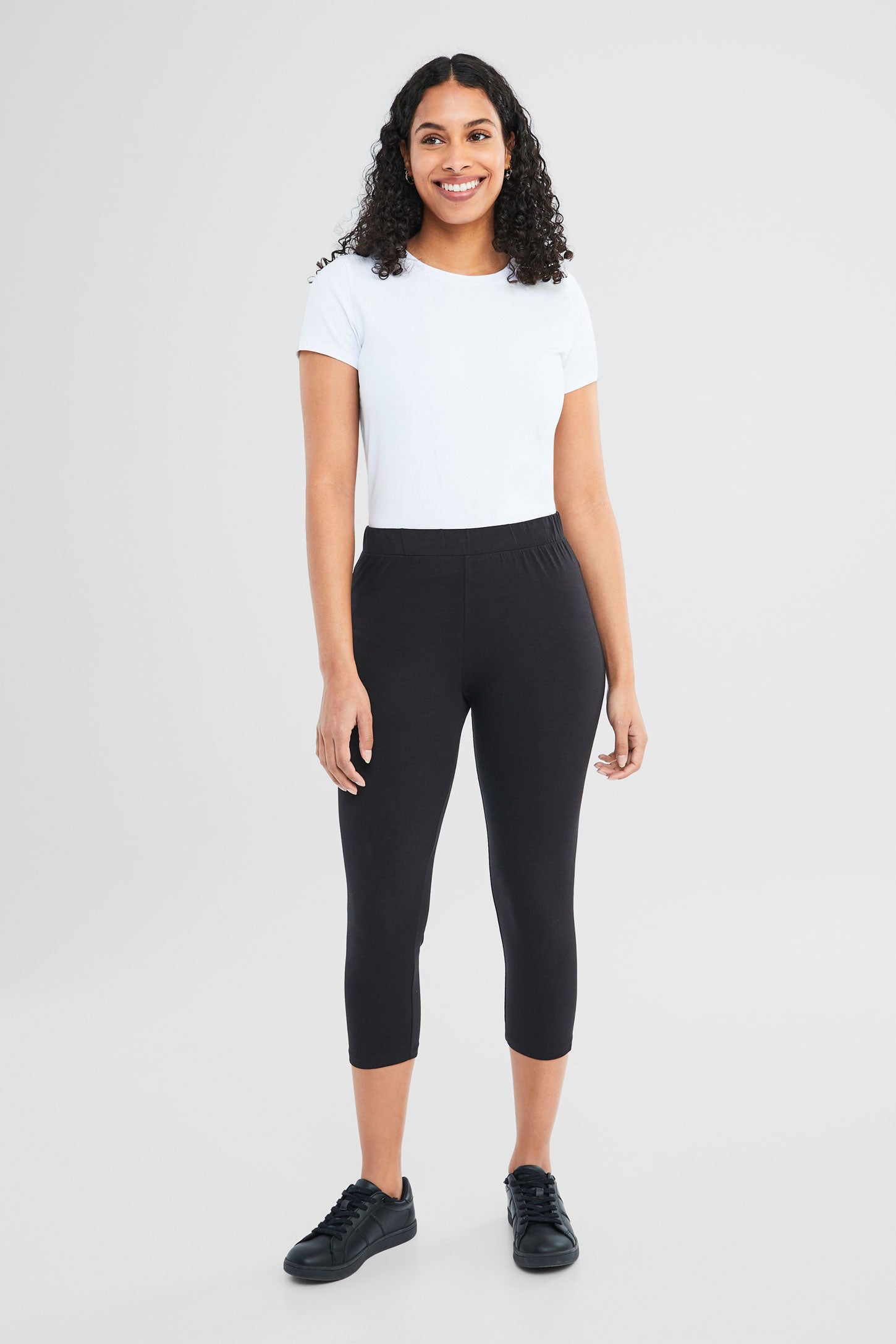 Tanya-B Women's Black Three-Quarter Legging Yoga Pants, Size (M)