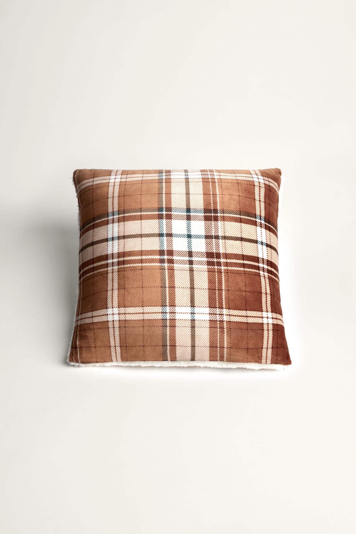 Coussin microflanelle fausse fourrure 20'' x 20'' - Maison && BRUN