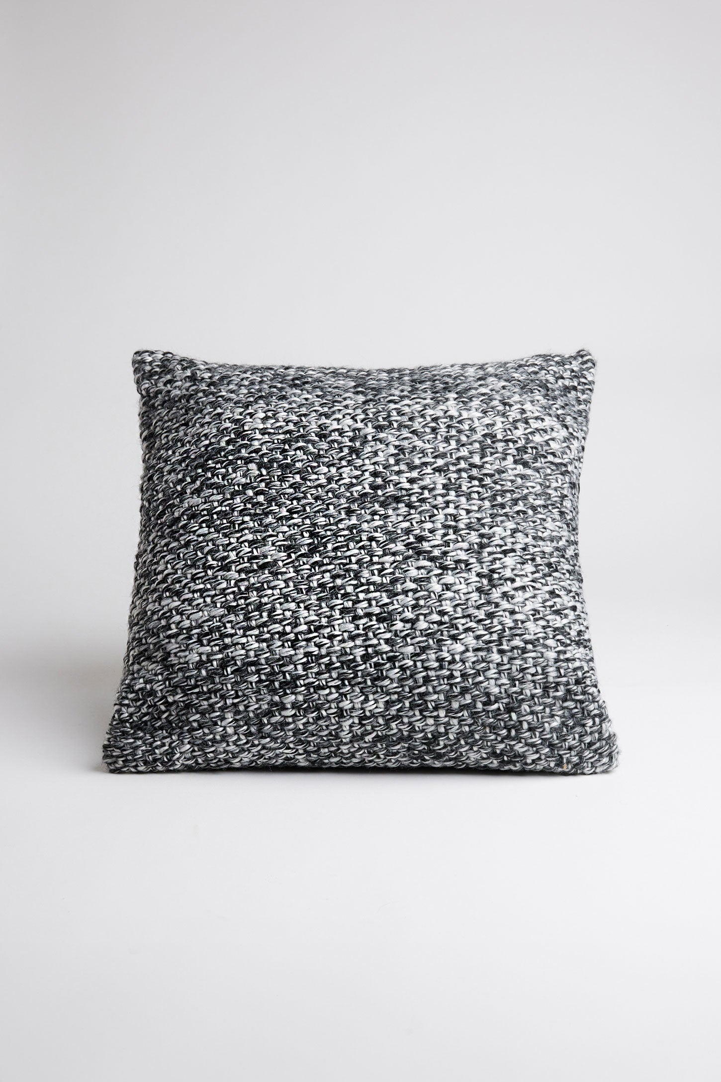 Coussin texturé, 20 x 20'' - Maison && NOIR