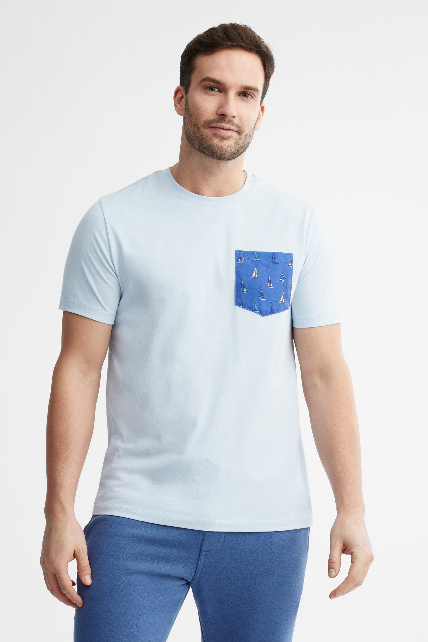 T-shirt à poche coton, 2/30$ - Homme && BLEU PALE