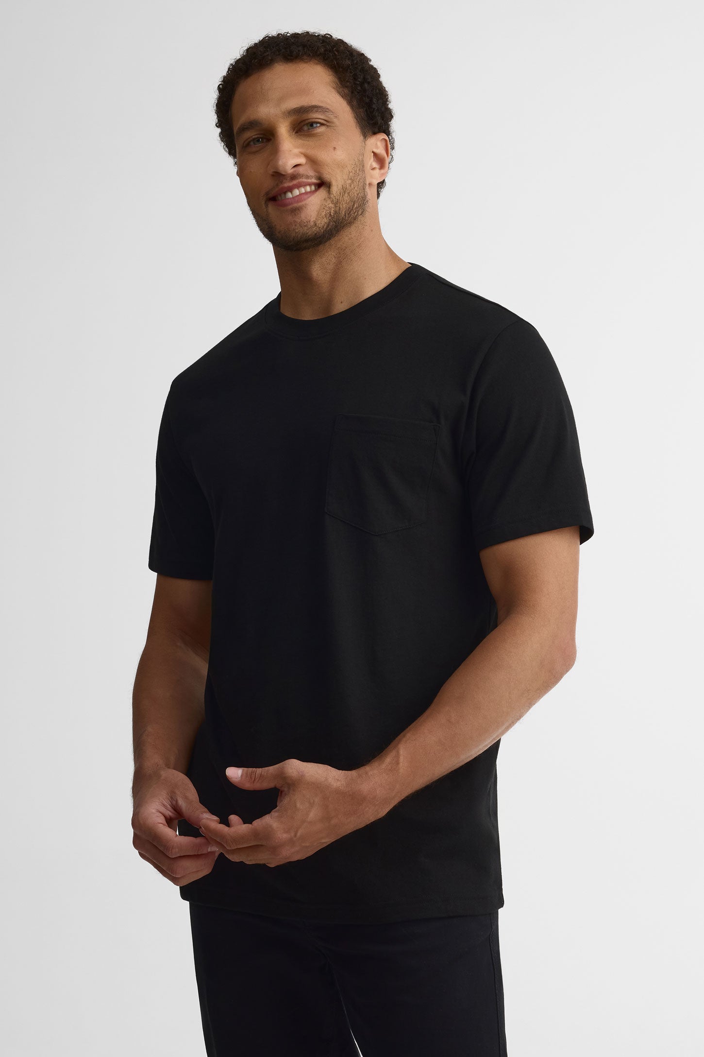T-shirt col rond à poche, 2/30$ - Homme && NOIR