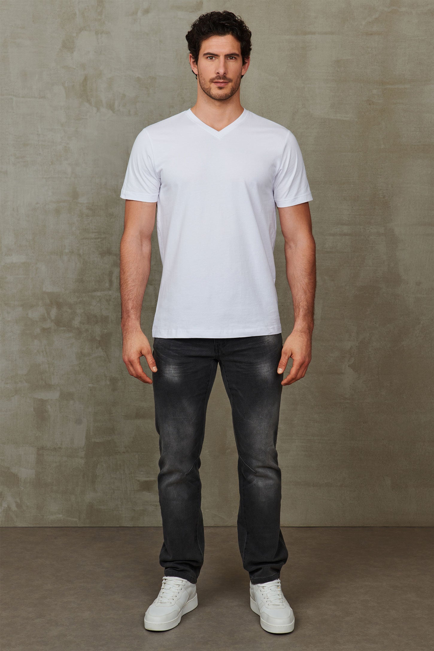 T-shirt col V coton extensible, 5/50$ - Homme && BLANC