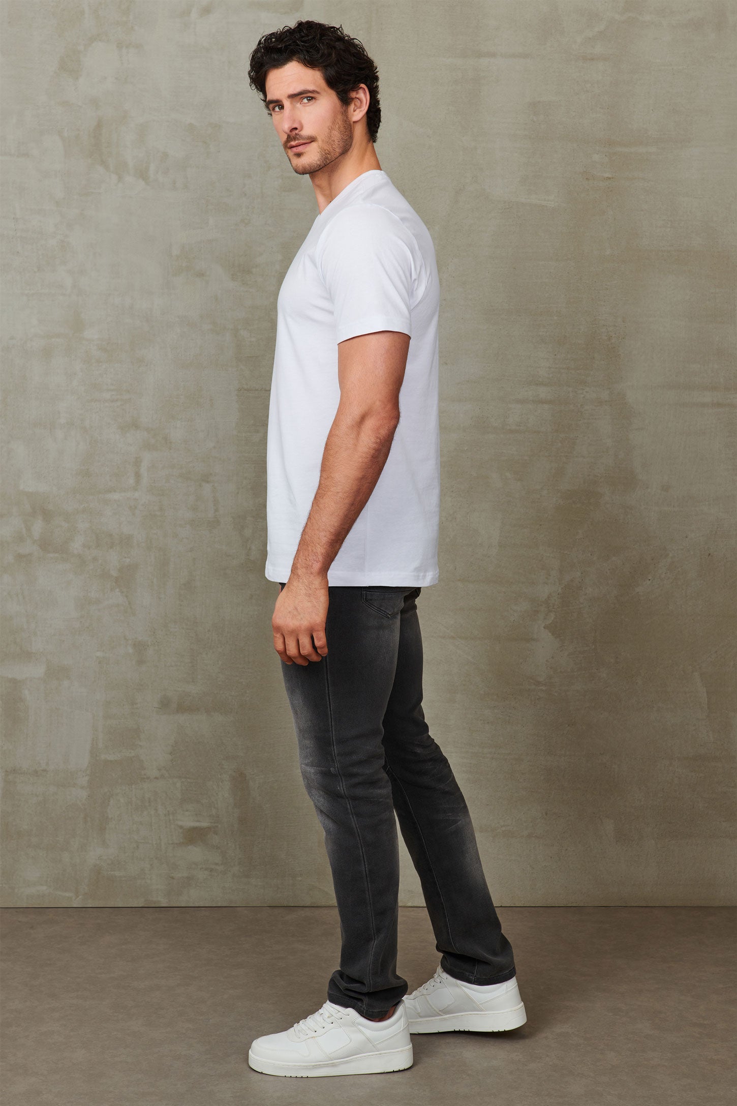 T-shirt col V coton extensible, 5/50$ - Homme && BLANC