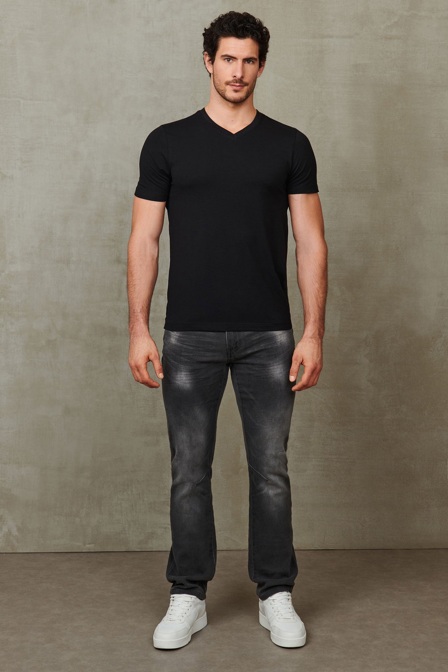 T-shirt col V coton extensible, 5/50$ - Homme && NOIR