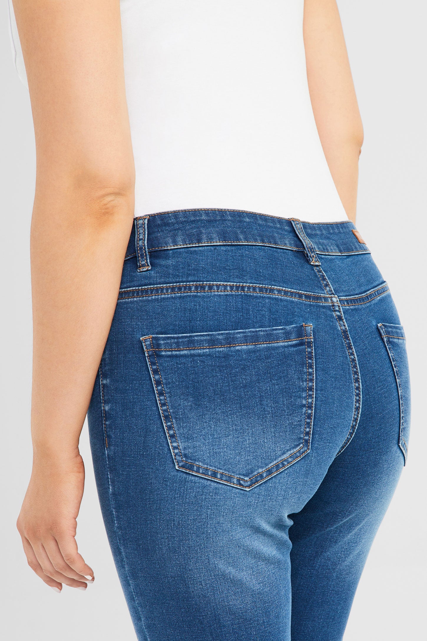 Jeans 5 poches à jambe droite - Femme && BLEU MOYEN