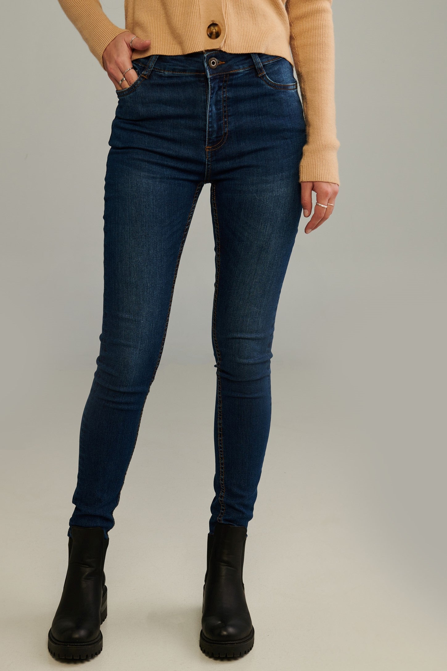 Jeans taille haute coupe ajust e Femme