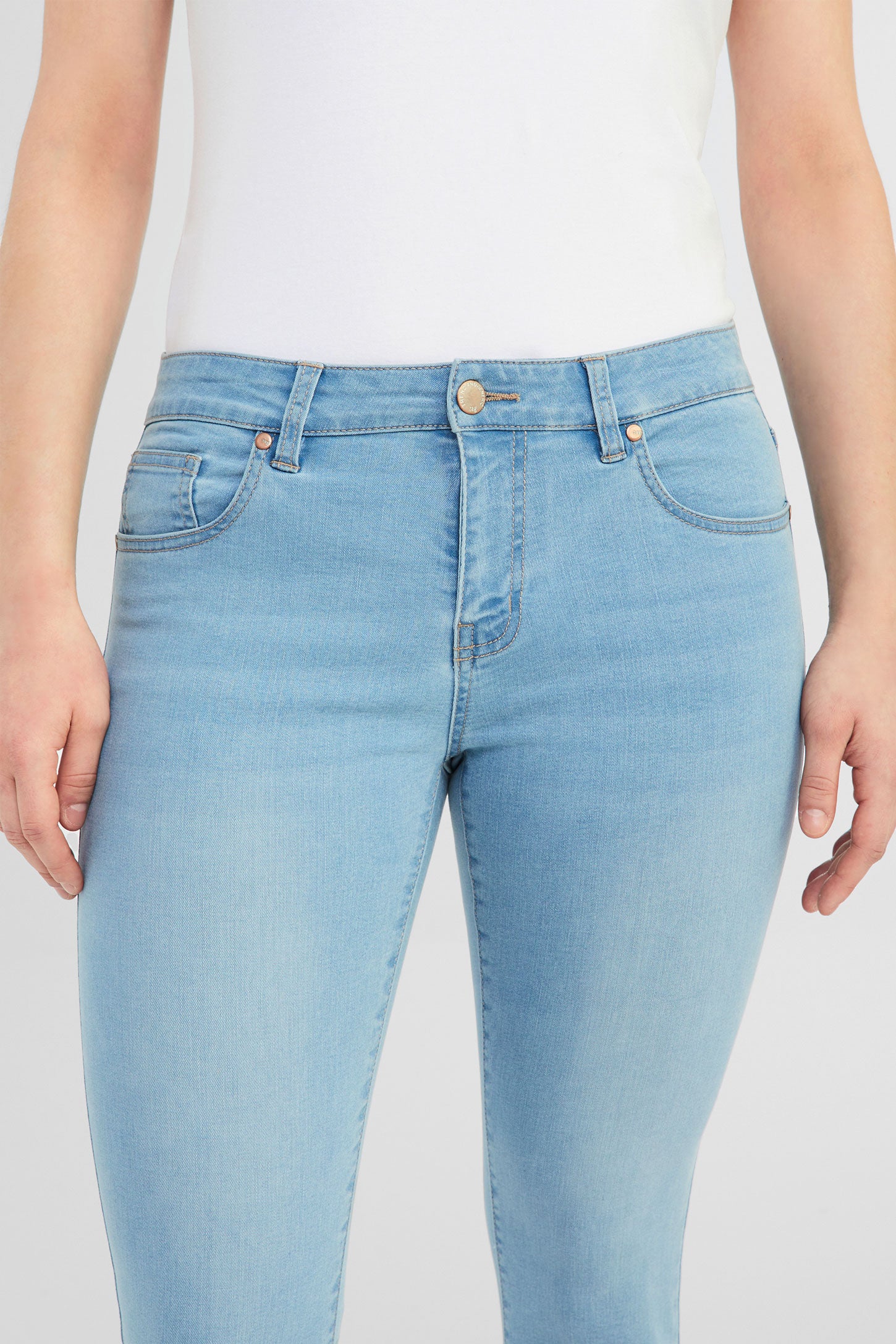 Capri 5 poches en jeans - Femme && BLEU CLAIR