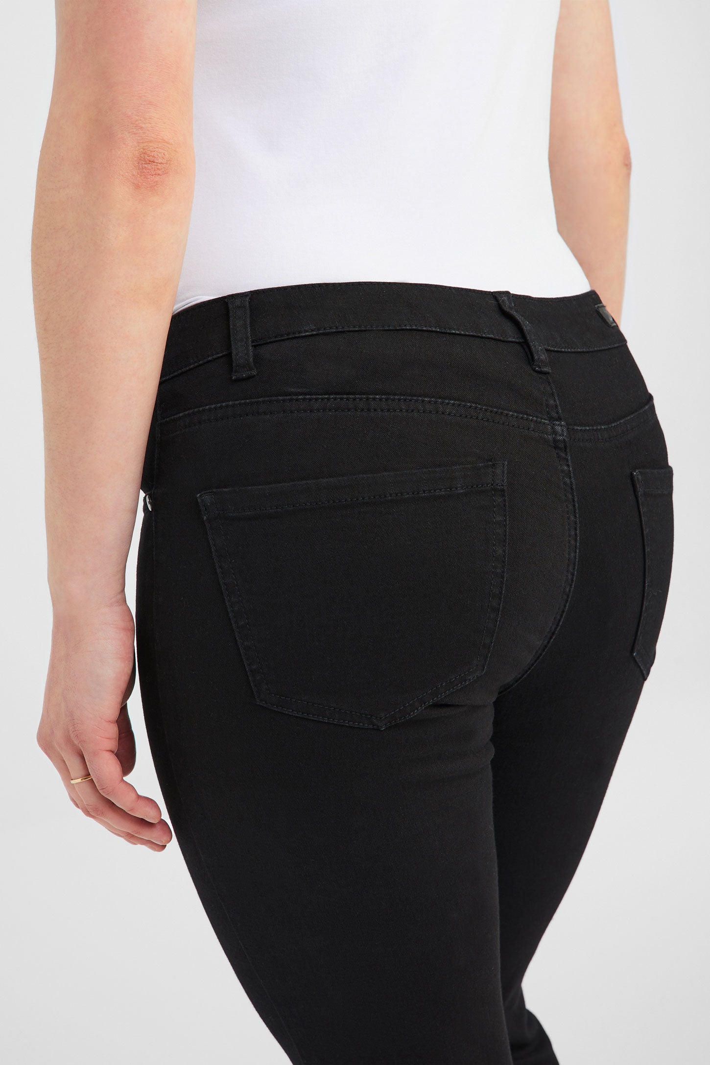 Capri 5 poches en jeans - Femme && NOIR