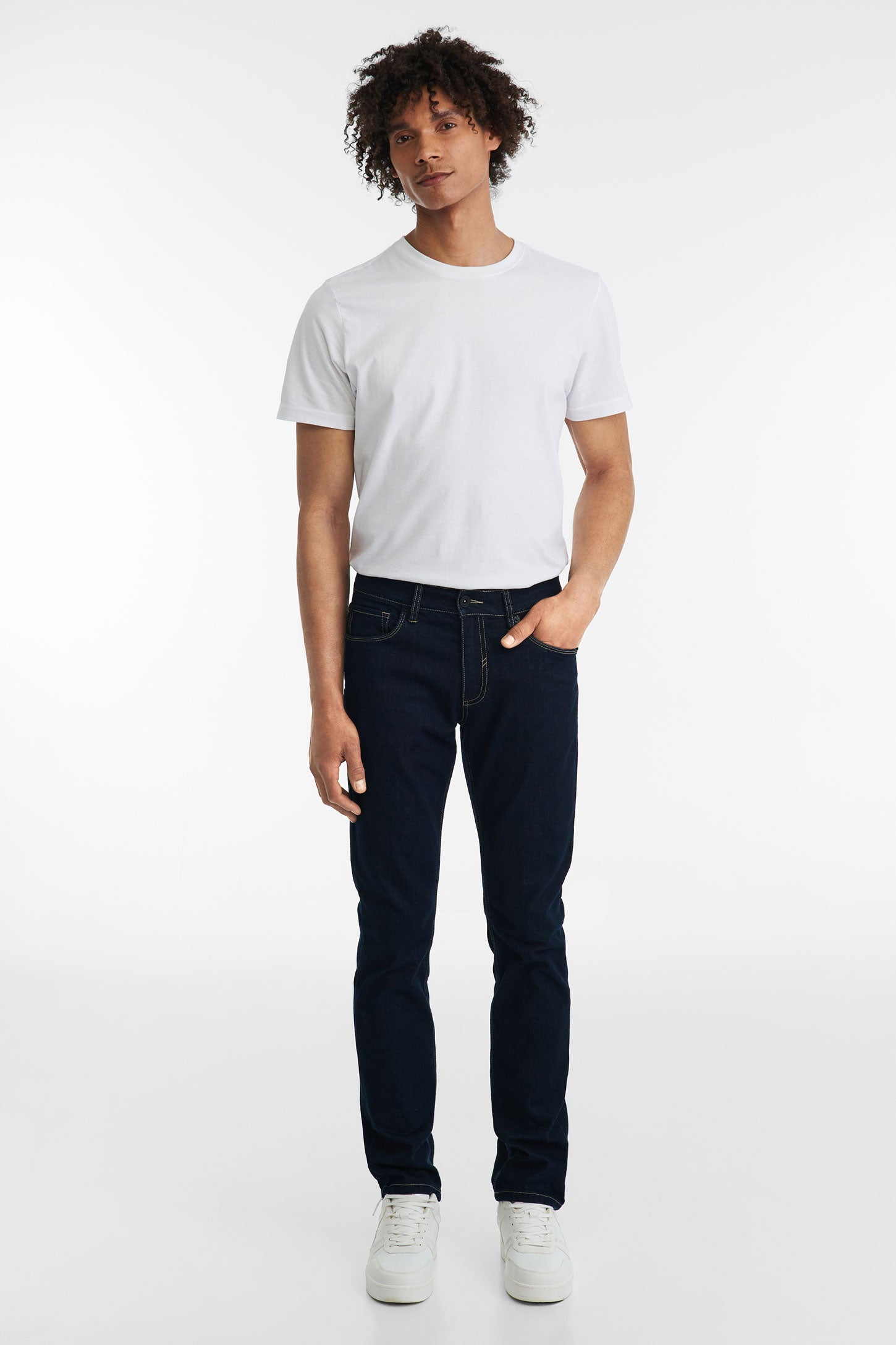 Jeans 5 poches coupe r guli re 34 Homme Aubainerie