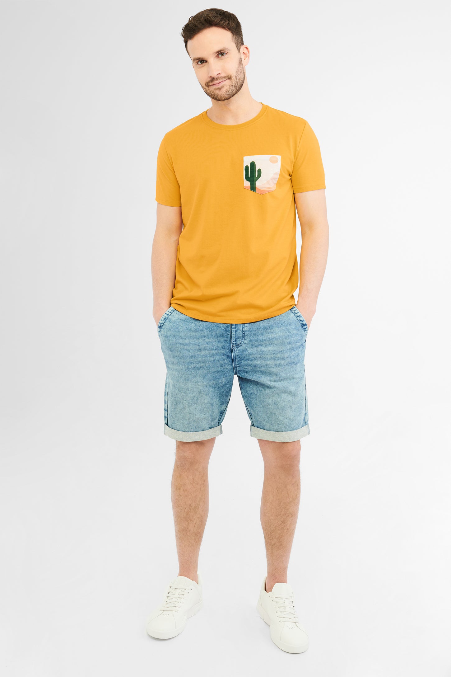 T-shirt à poche en coton, 2/30$ - Homme && JAUNE