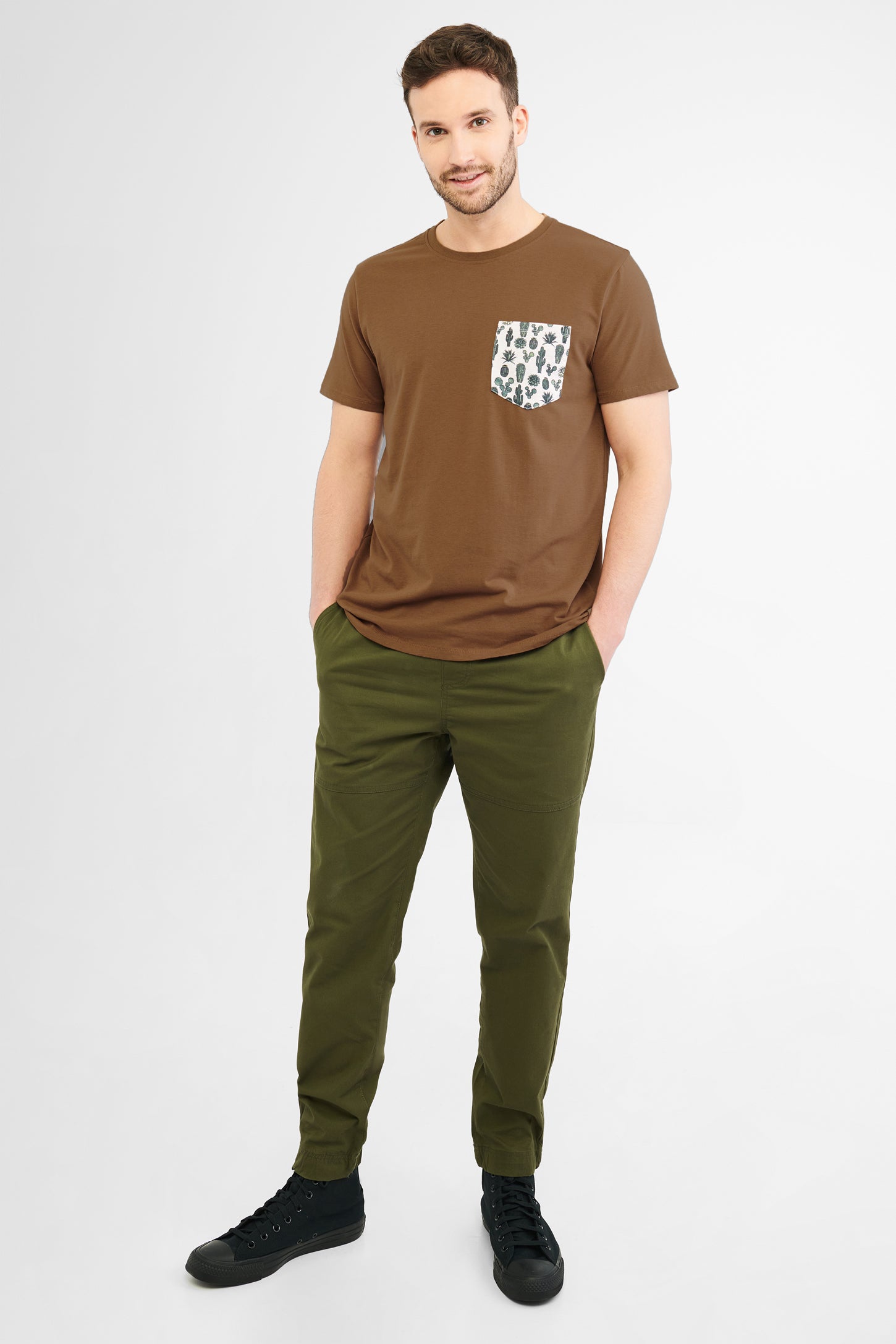 T-shirt à poche en coton, 2/30$ - Homme && BRUN