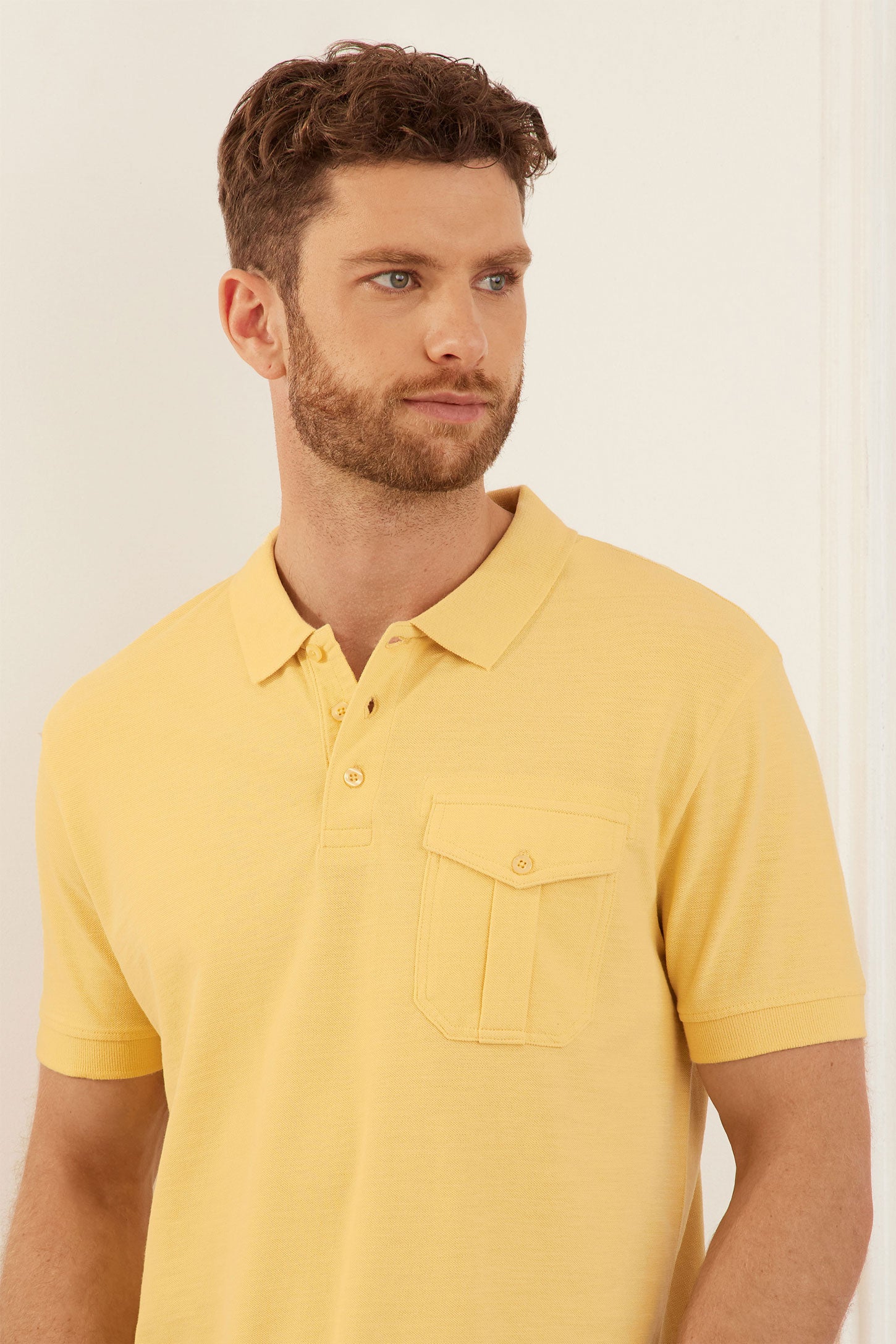 Polo manches courtes en coton piqué - Homme && JAUNE