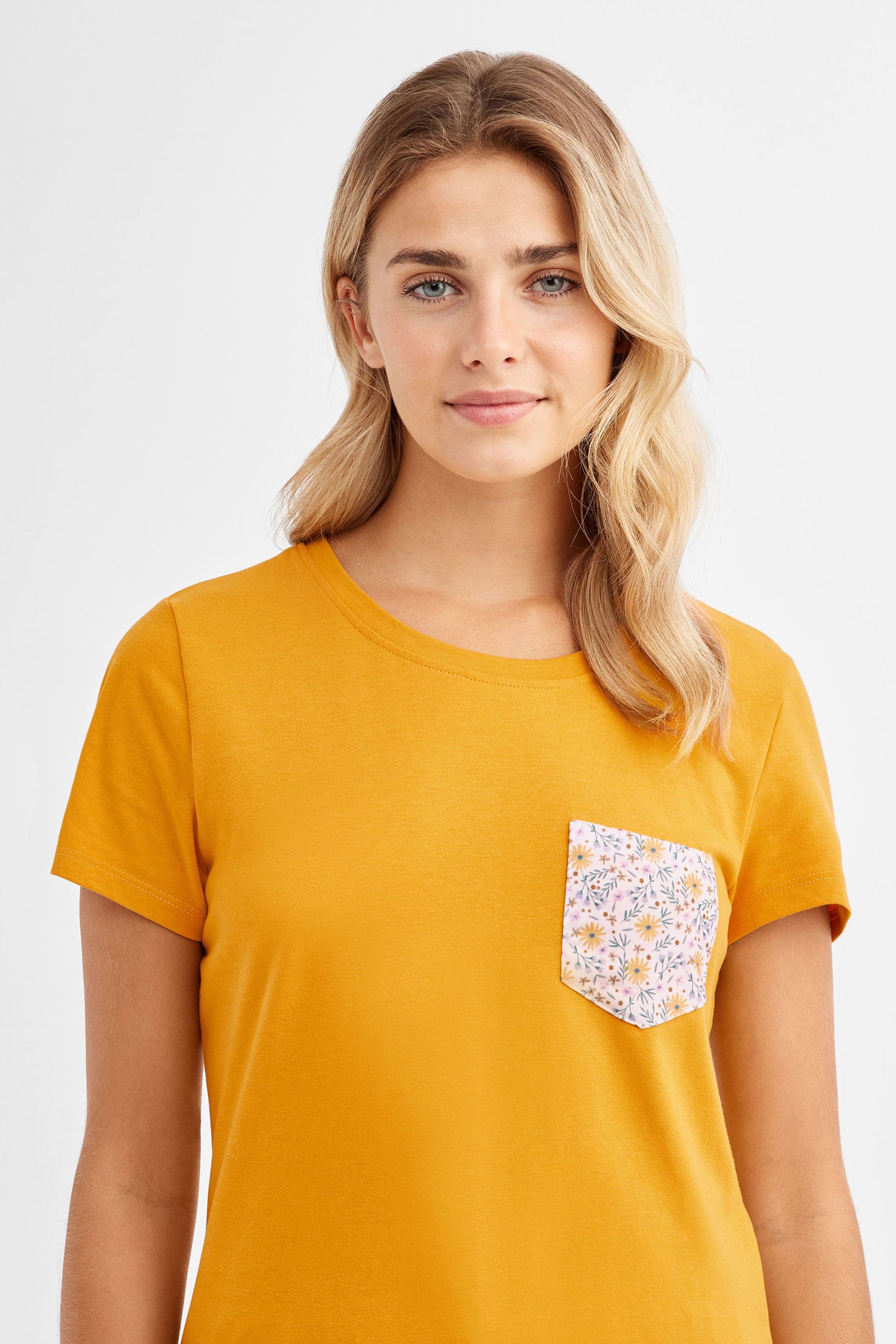 Duos futés, T-shirt à poche en coton, 2/30$ - Femme && JAUNE