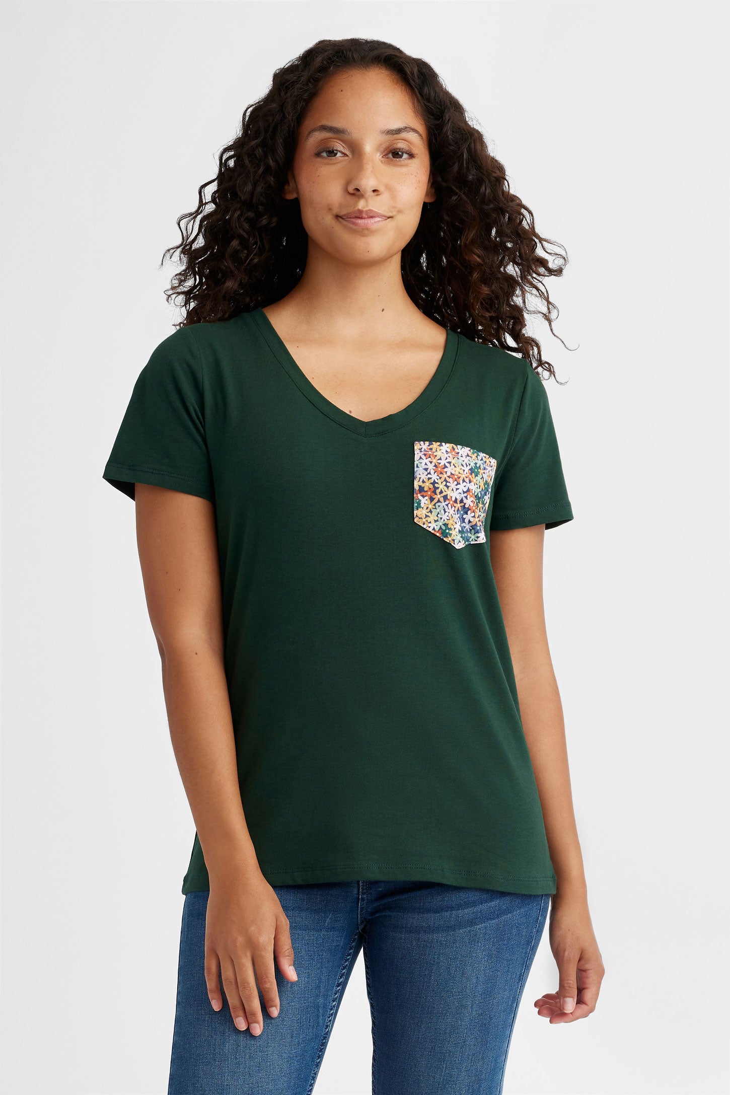 T-shirt col en V à poche, 2/30$ - Femme && VERT