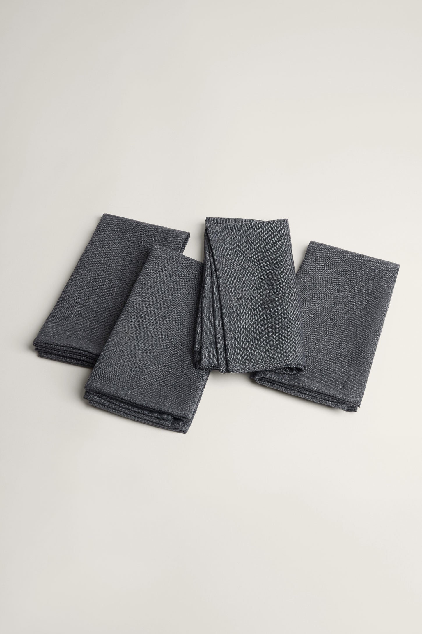 Paquet de 4 serviettes de table texture lin, 2/20$ - Maison && GRIS