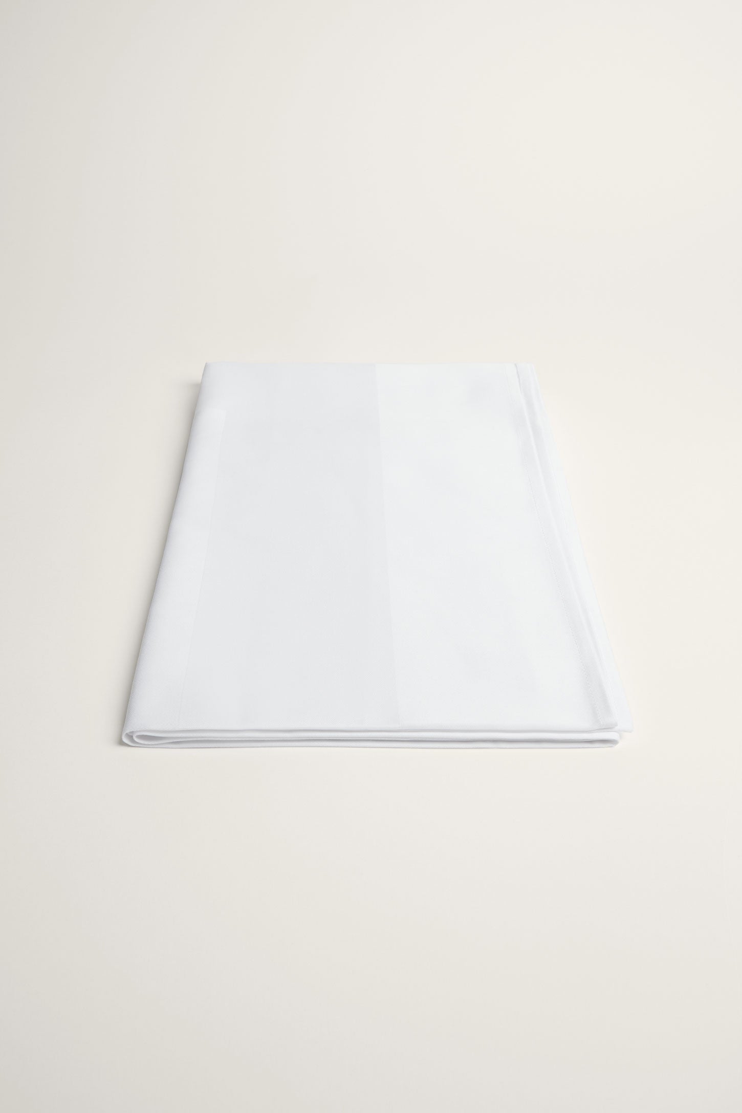 Nappe de table bande de satin tissé 52x70'' - Maison && BLANC