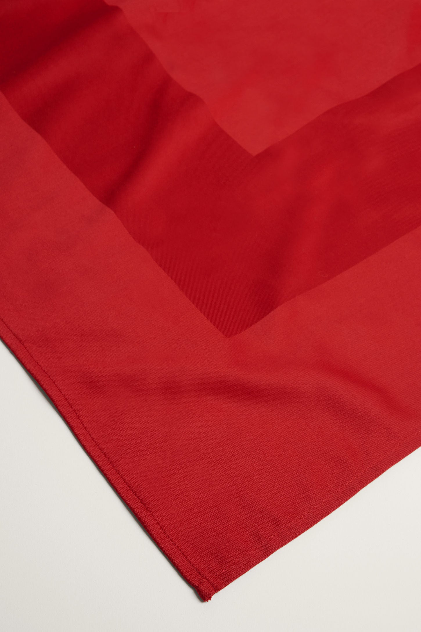 Nappe de table bande de satin tissé 52x70'' - Maison && ROUGE