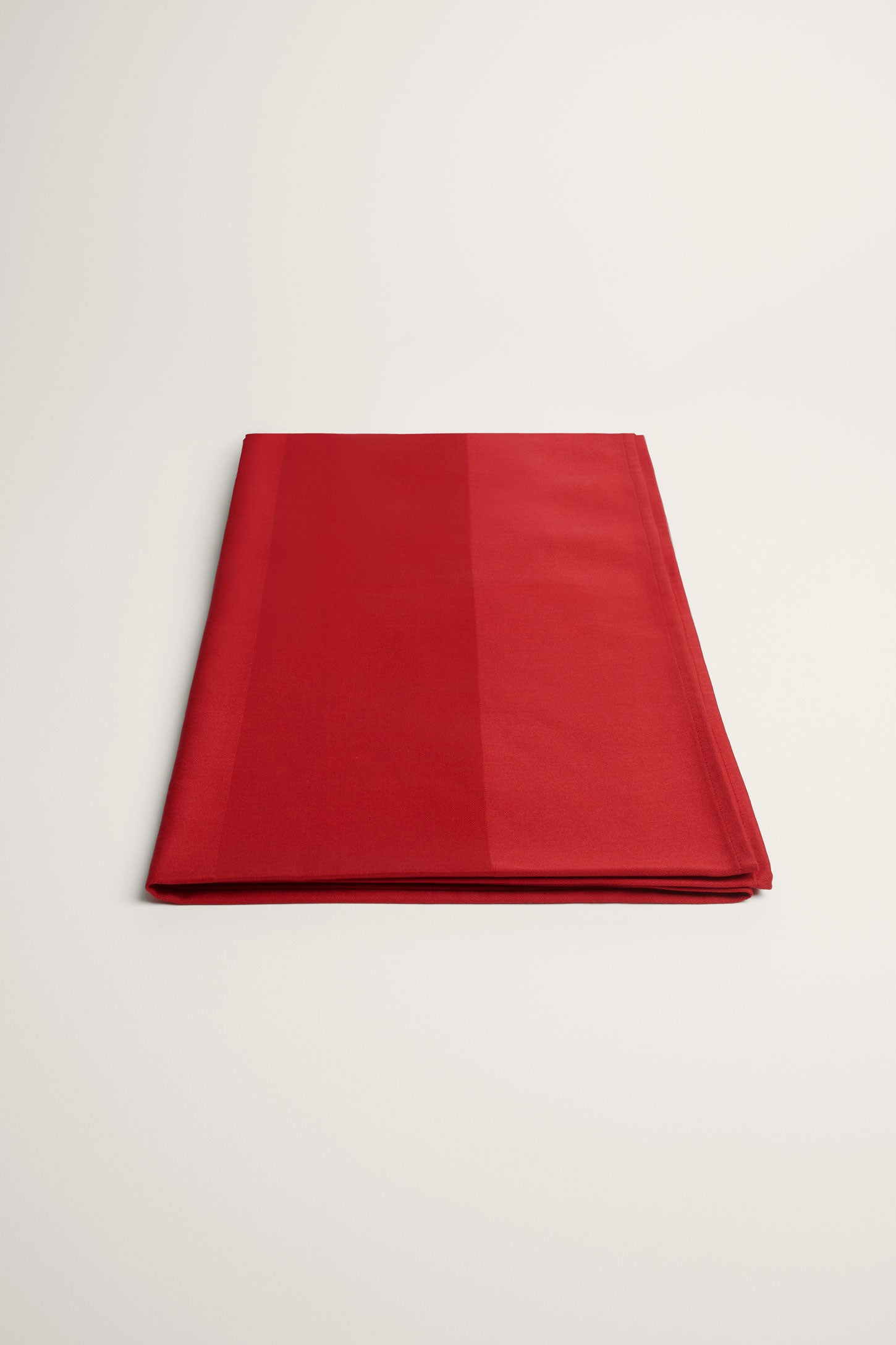 Nappe de table bande de satin tissé 52x70'' - Maison && ROUGE