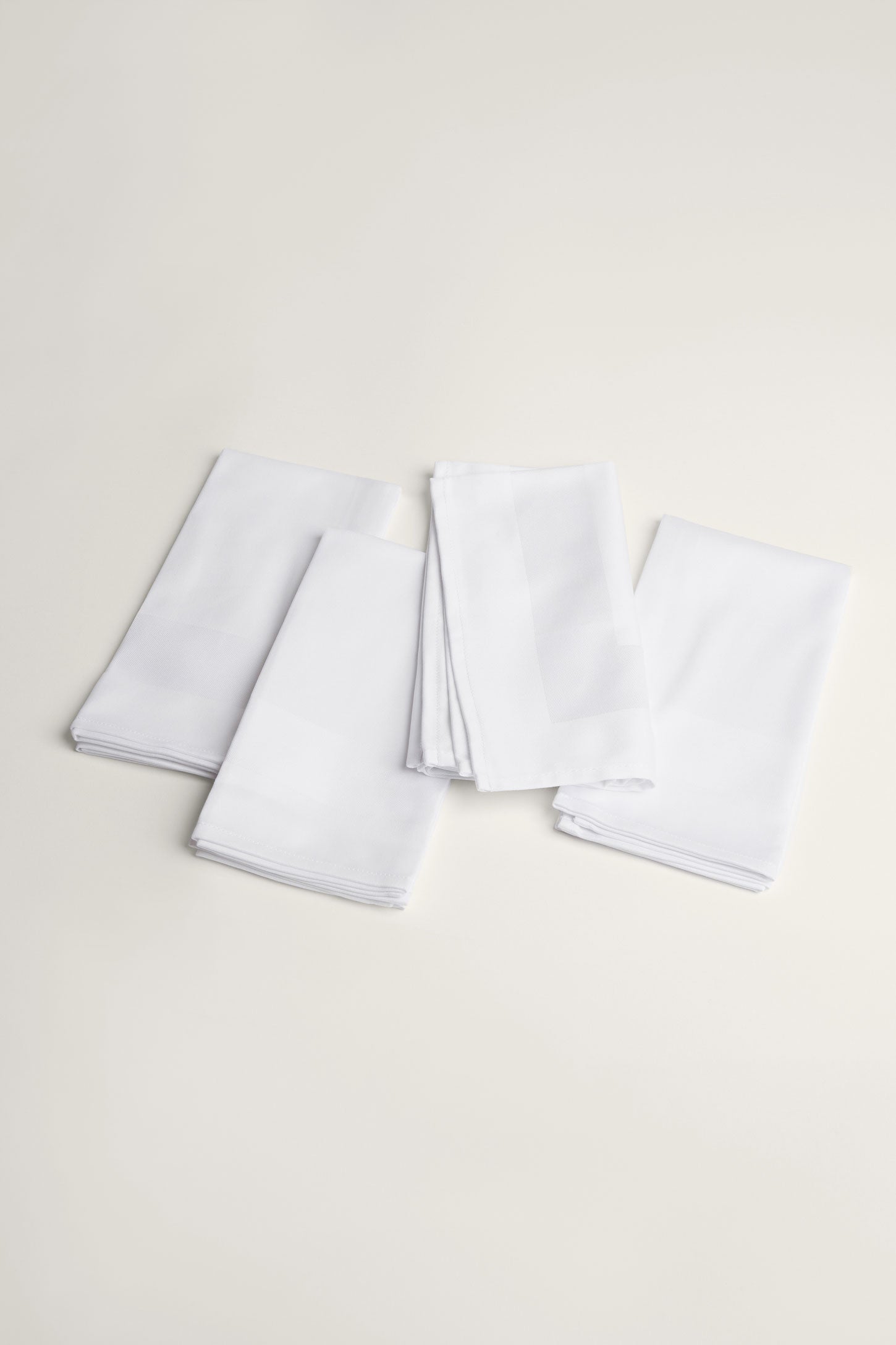 Paquet de 4 serviettes de table, 2/20$ - Maison && BLANC