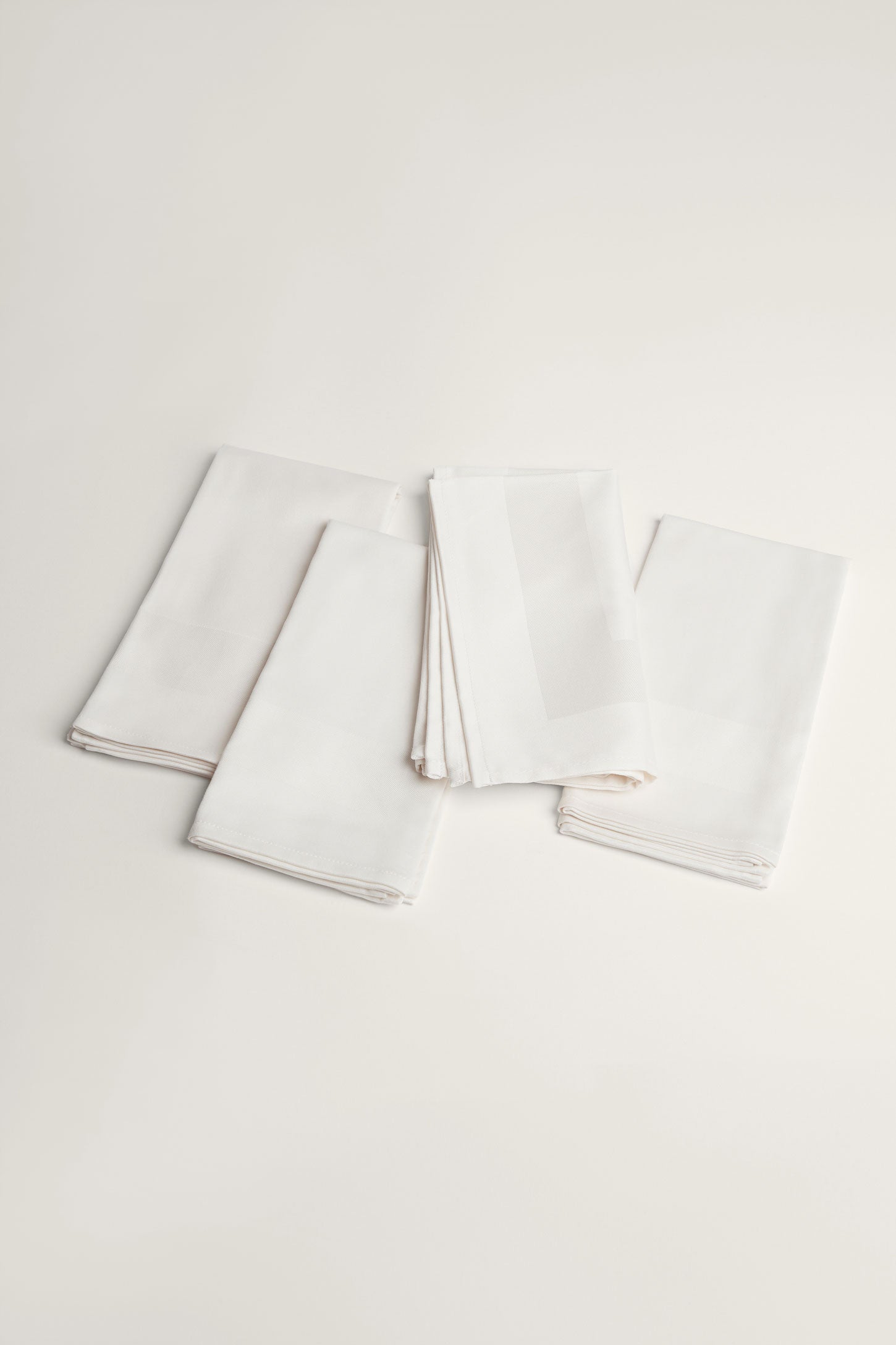 Paquet de 4 serviettes de table, 2/20$ - Maison && BEIGE