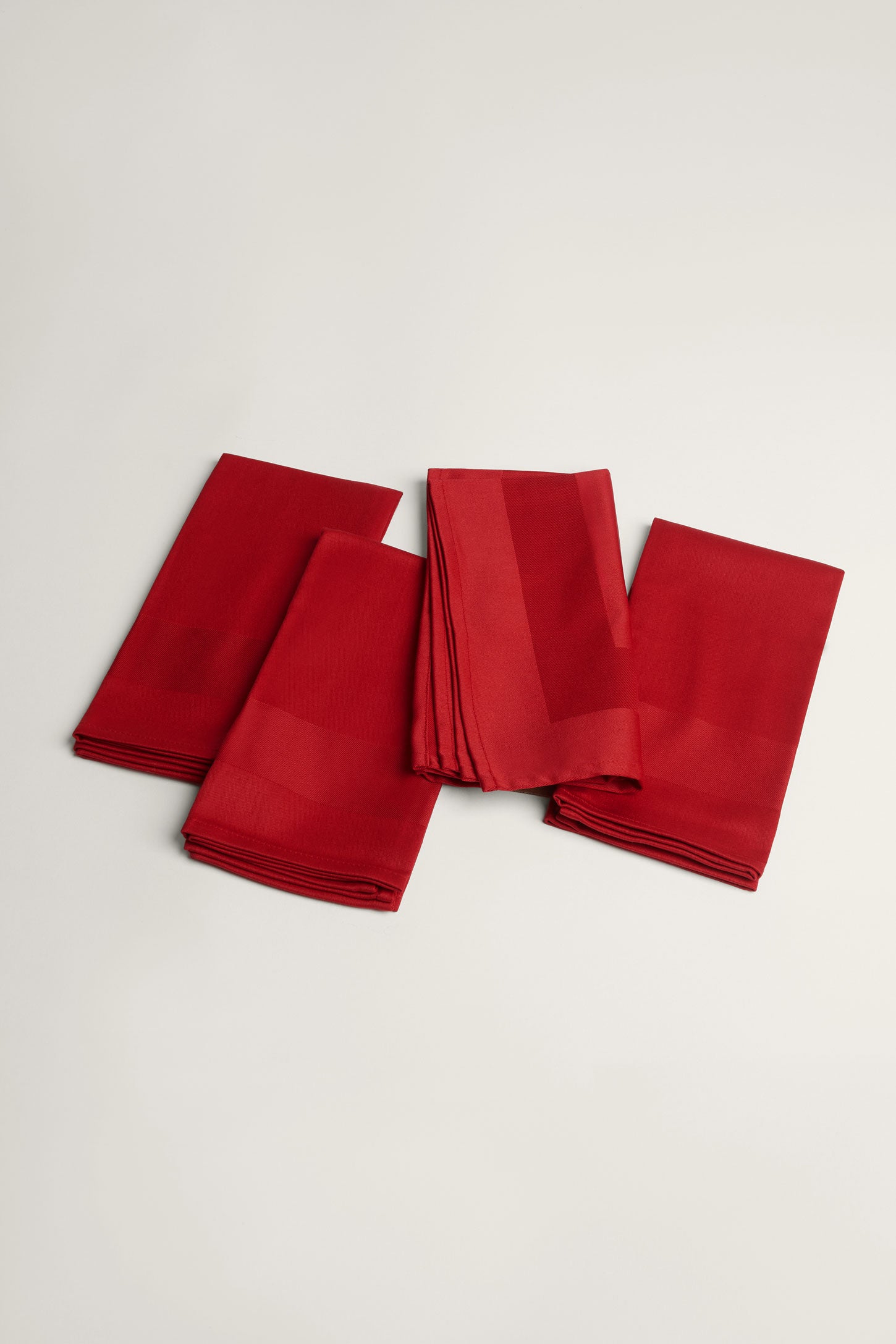 Paquet de 4 serviettes de table, 2/20$ - Maison && ROUGE