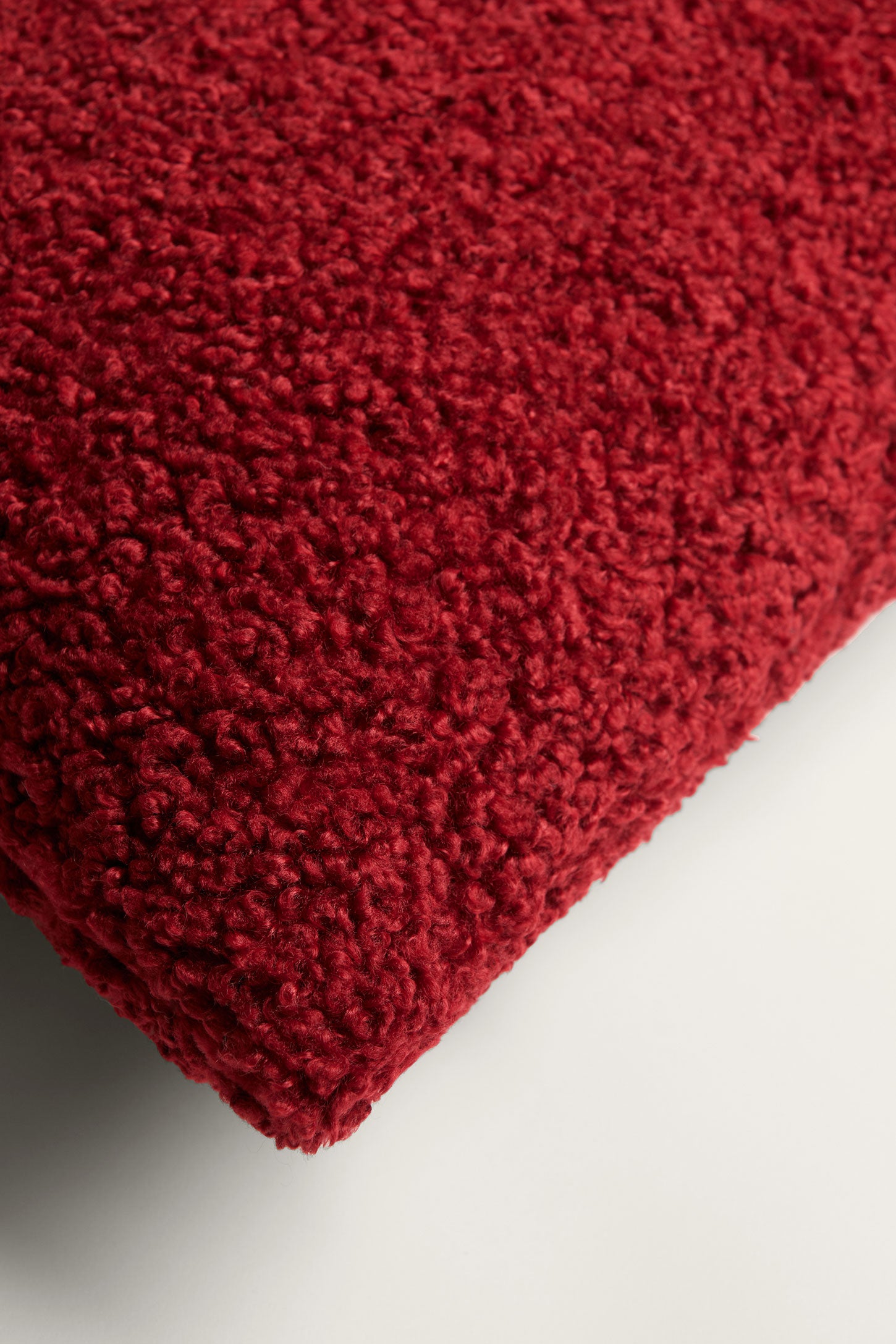 Coussin tricot bouclé 20x20'' - Maison && ROUGE