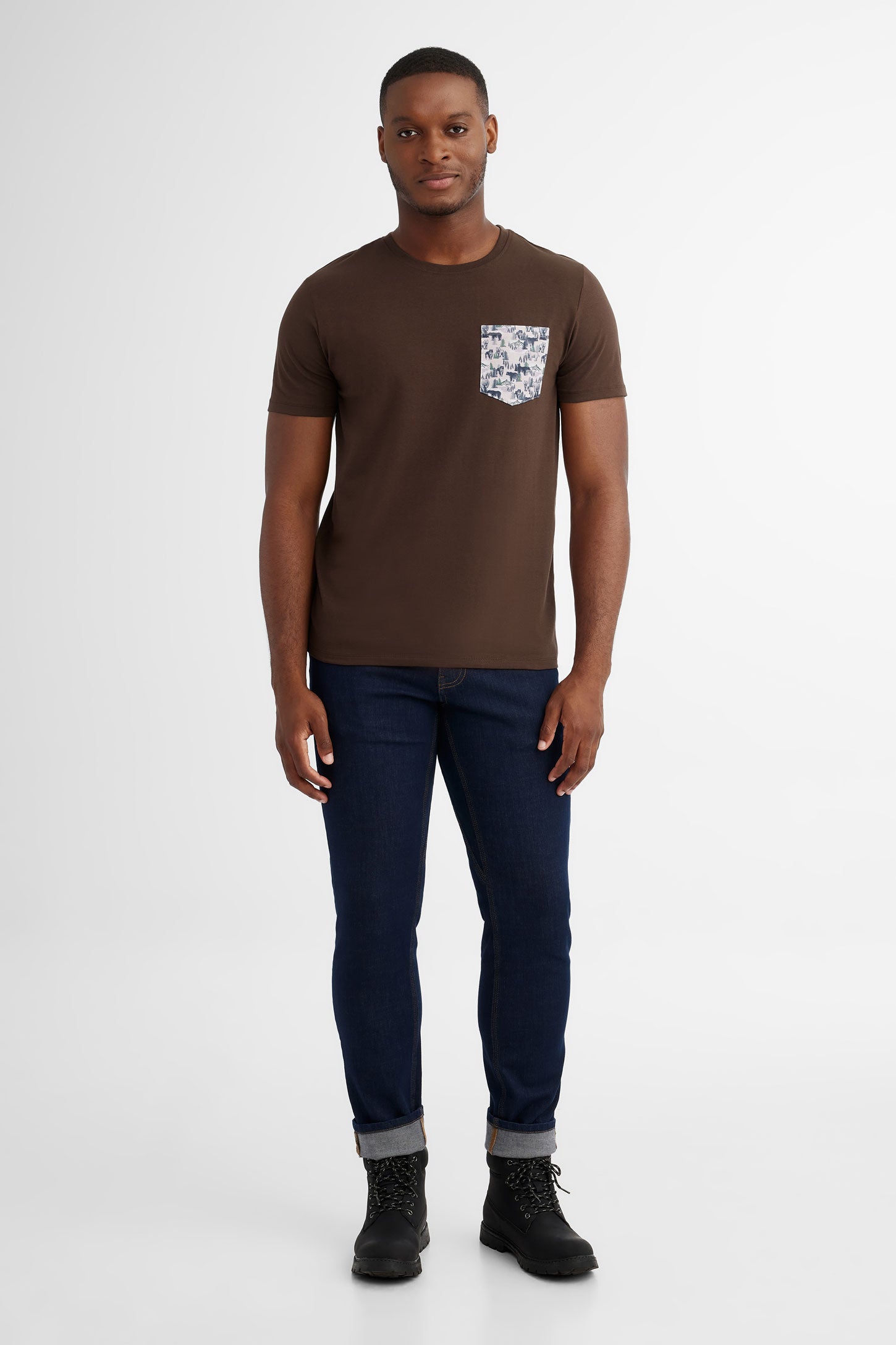 Duos futés, T-shirt à poche en coton, 2/30$ - Homme && BRUN