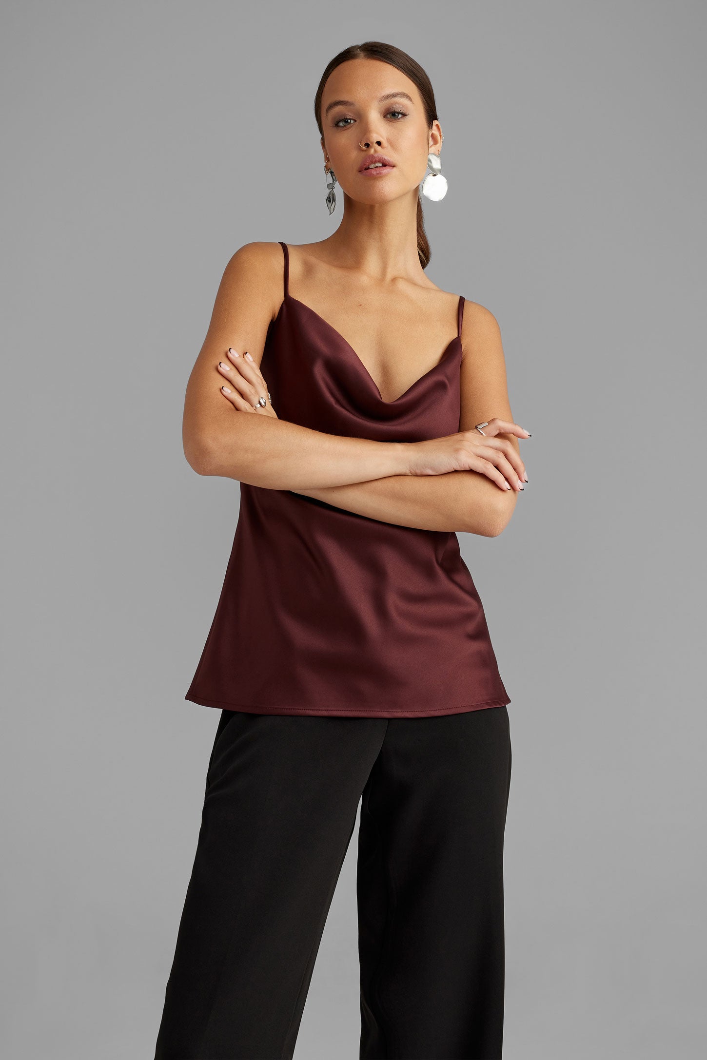 Camisole col baveux satinée - Femme && BRUN