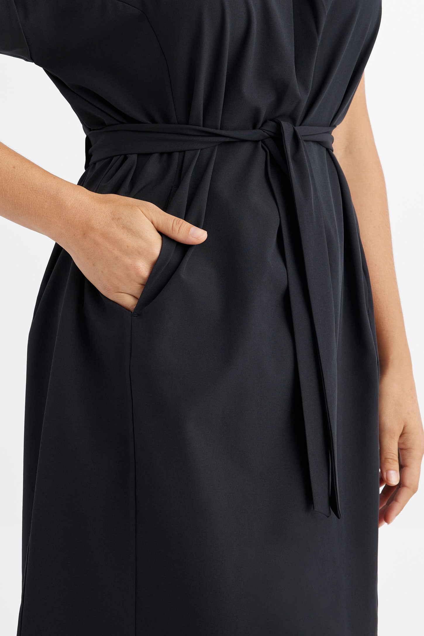 Robe manches courtes avec ceinture BM - Femme && NOIR