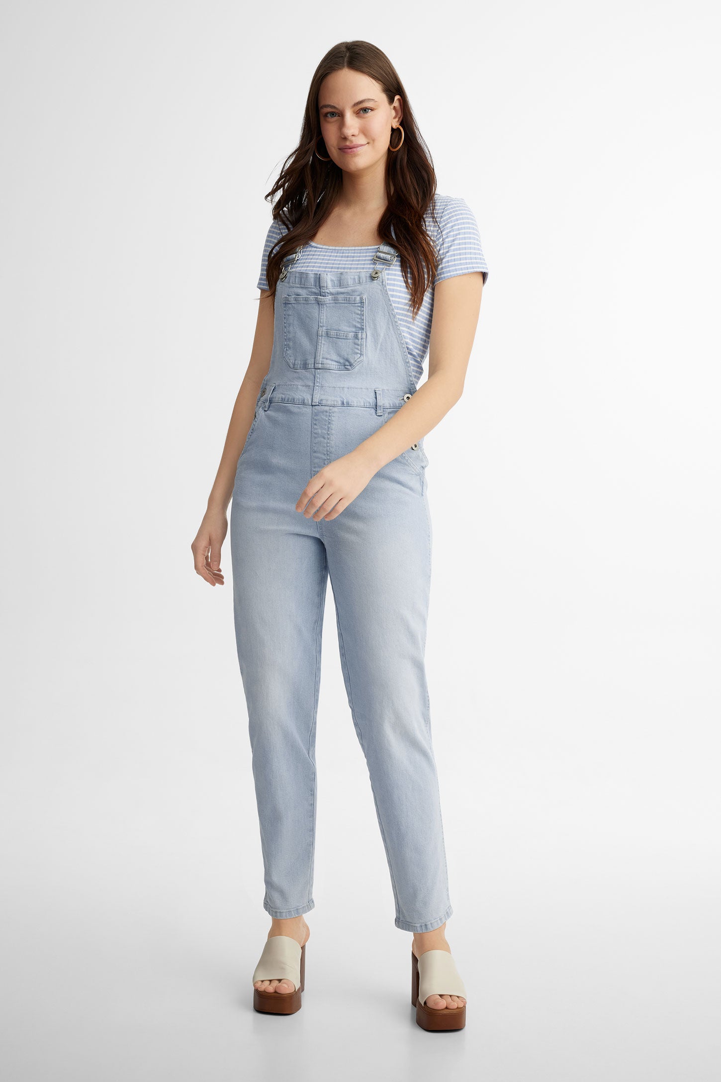 Salopette courte de grossesse en jeans effet used pas cher Salopette courte de grossesse en jeans effet used pas cher