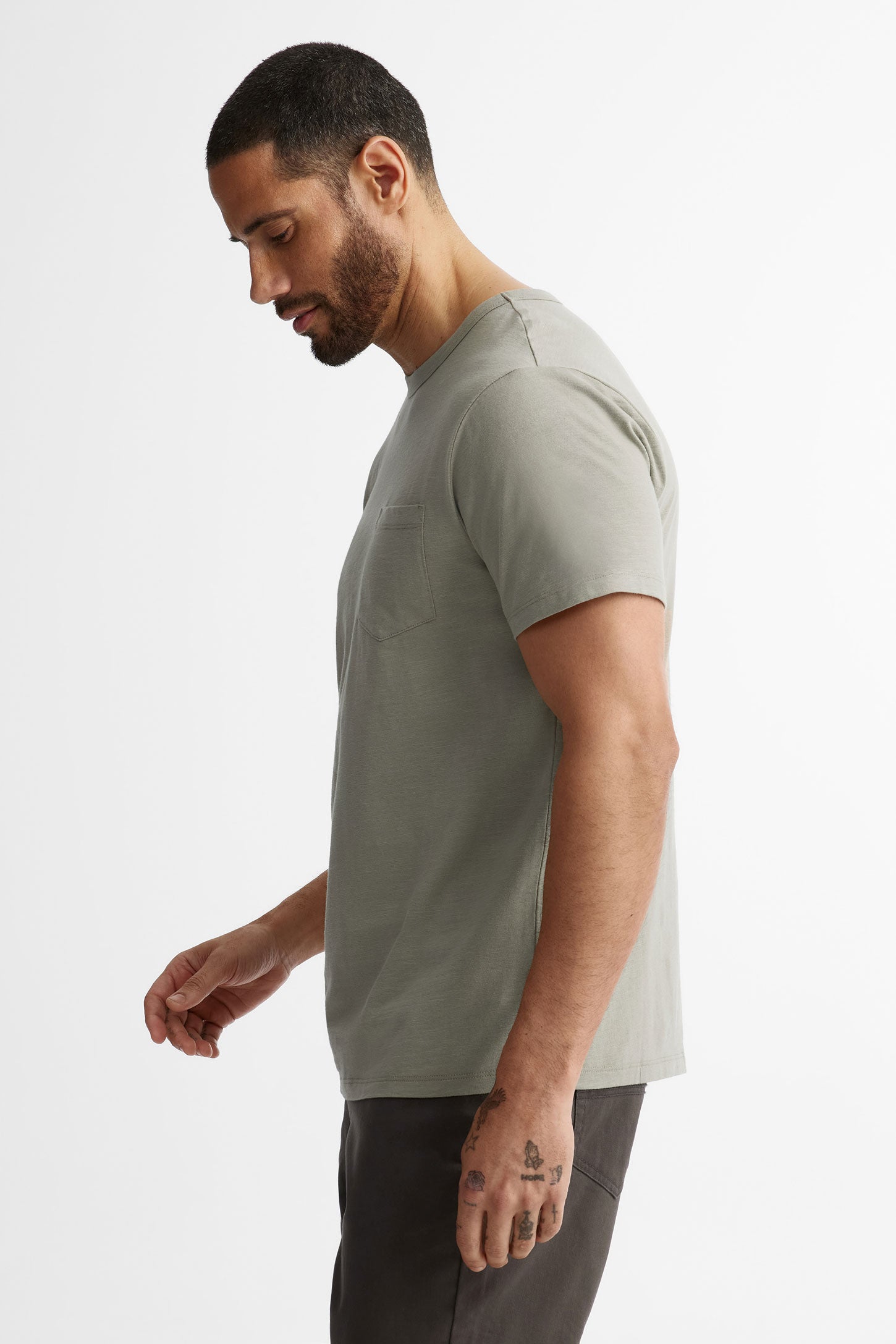 T-shirt col rond à poche en coton - Homme && KAKI