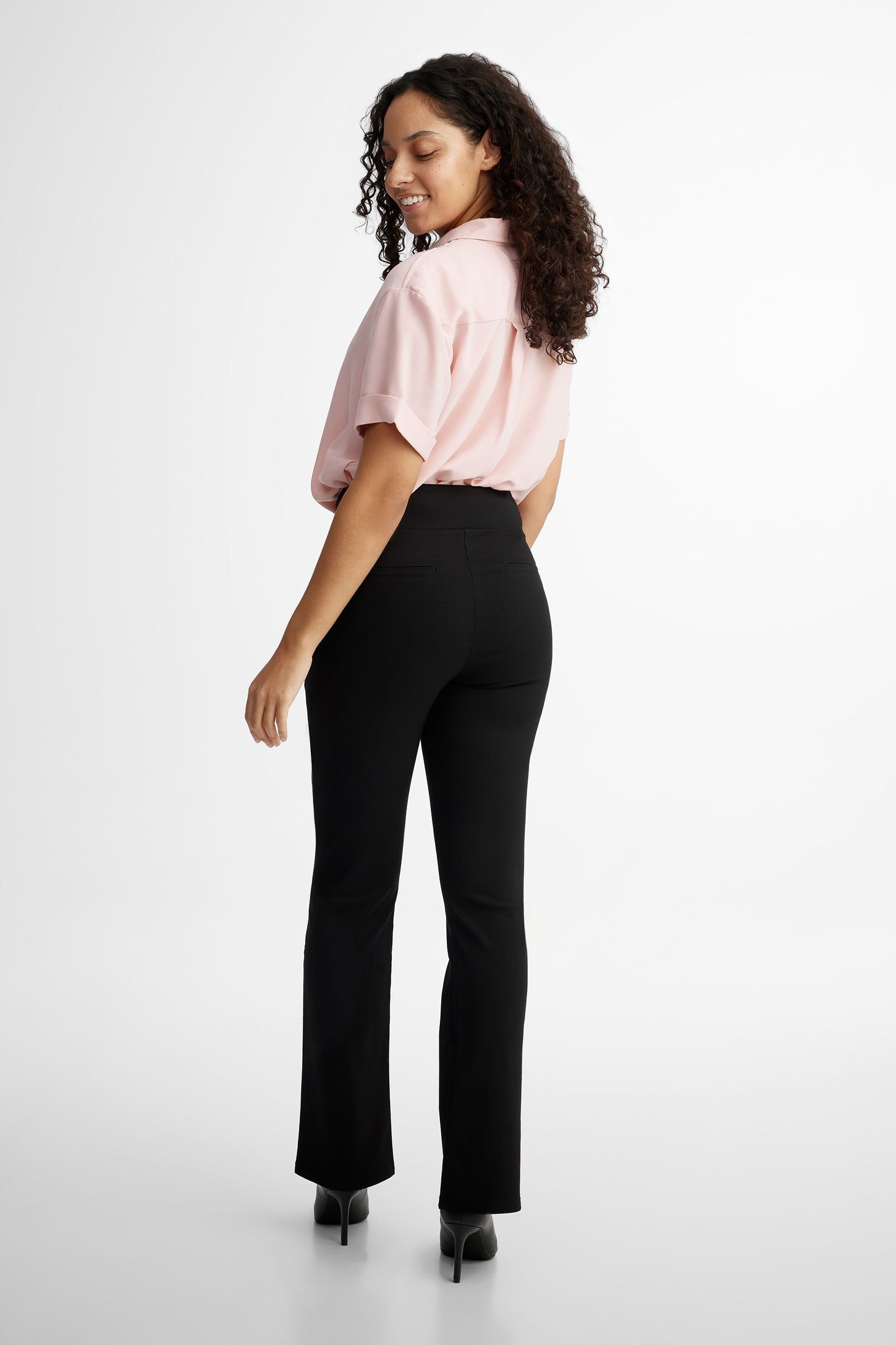 Pantalon ''Pull-on'' jambe semi-évasée - Femme && NOIR