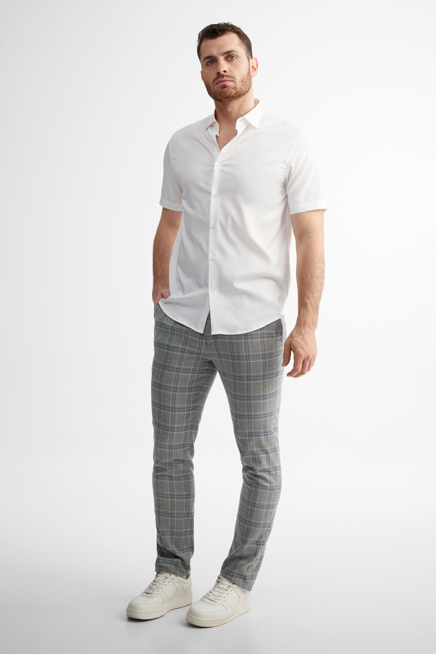 Chemise manches courtes semi-ajustée en microfibres - Homme && BLANC