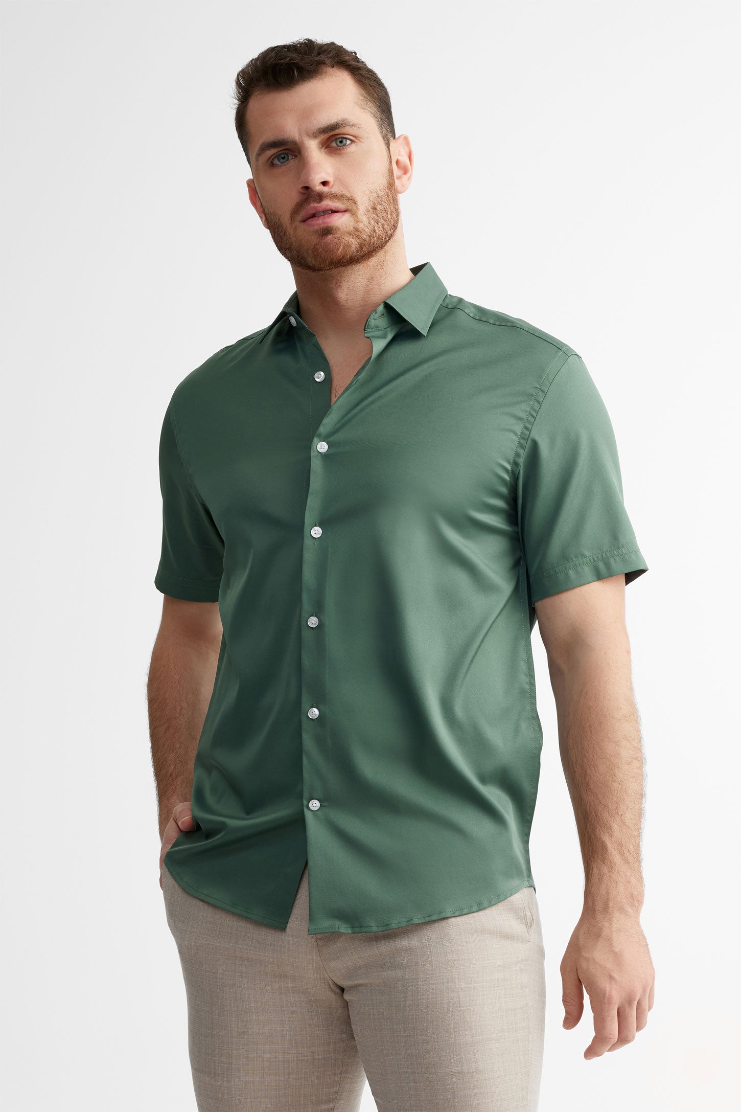 Chemise manches courtes semi-ajustée en microfibres - Homme && VERT