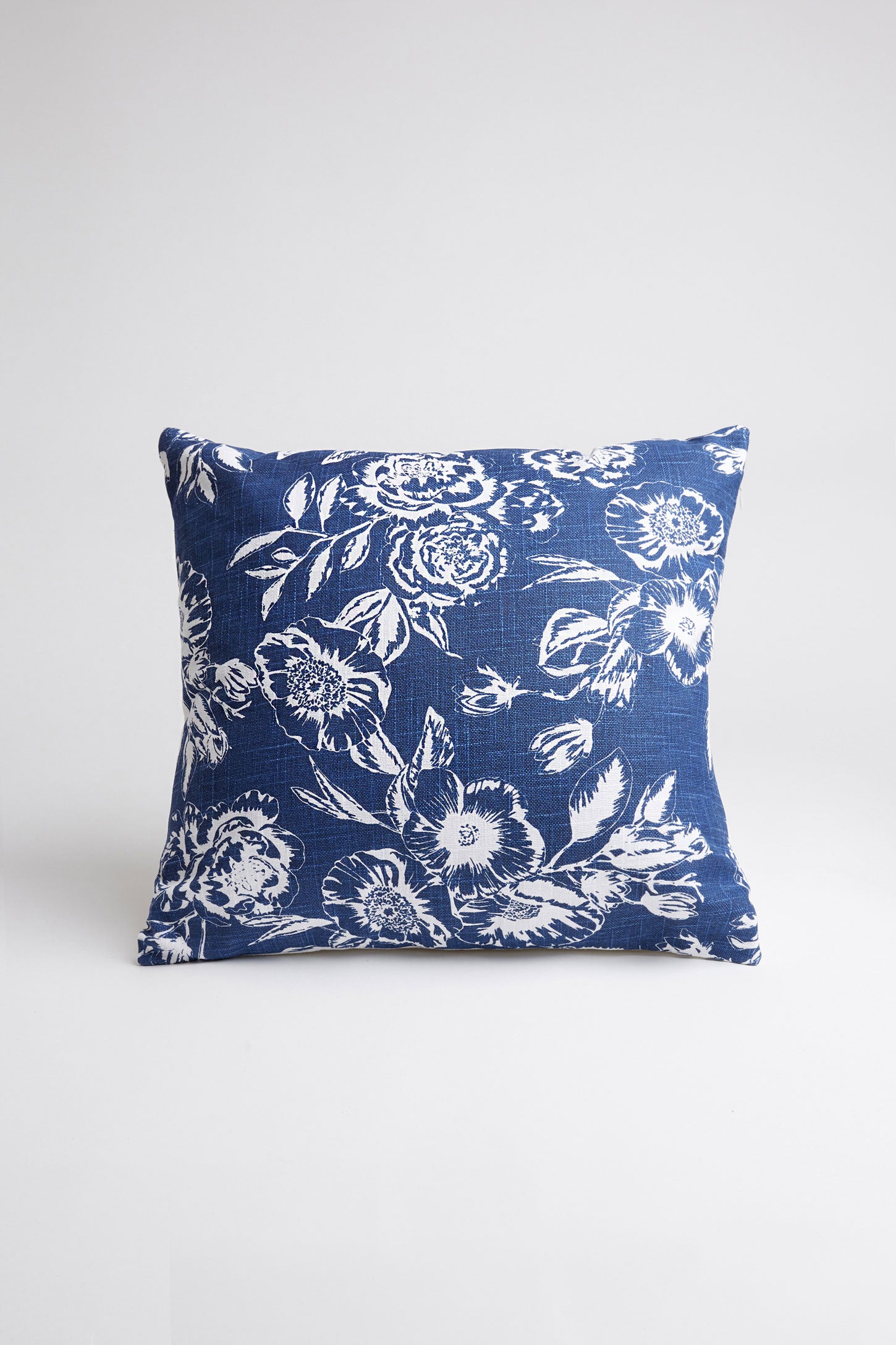 Coussin imprimé floral, 18 x 18'' - Maison && DENIM