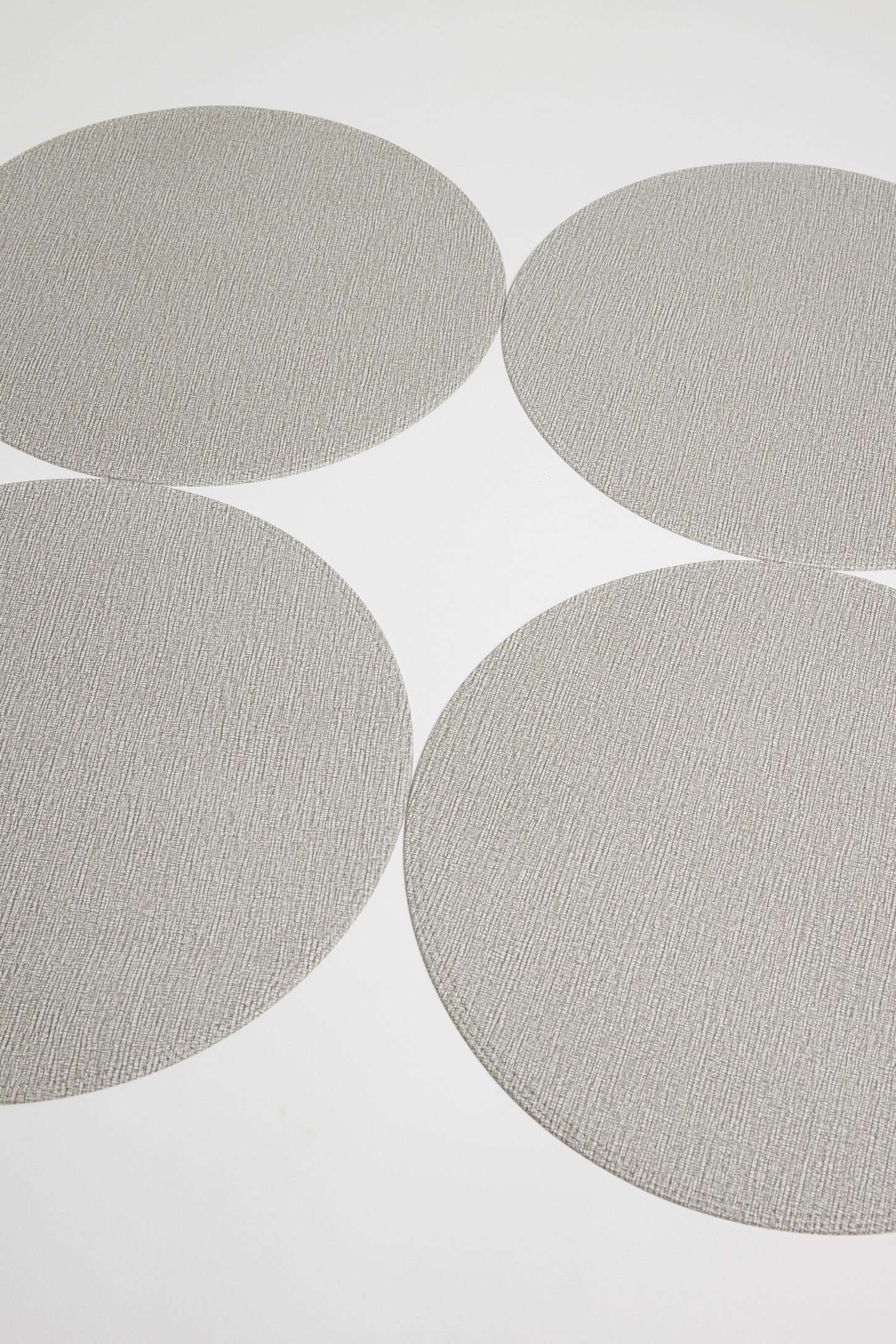 Paquet de 4 napperons rond en PVC 15'' - Maison && GRIS