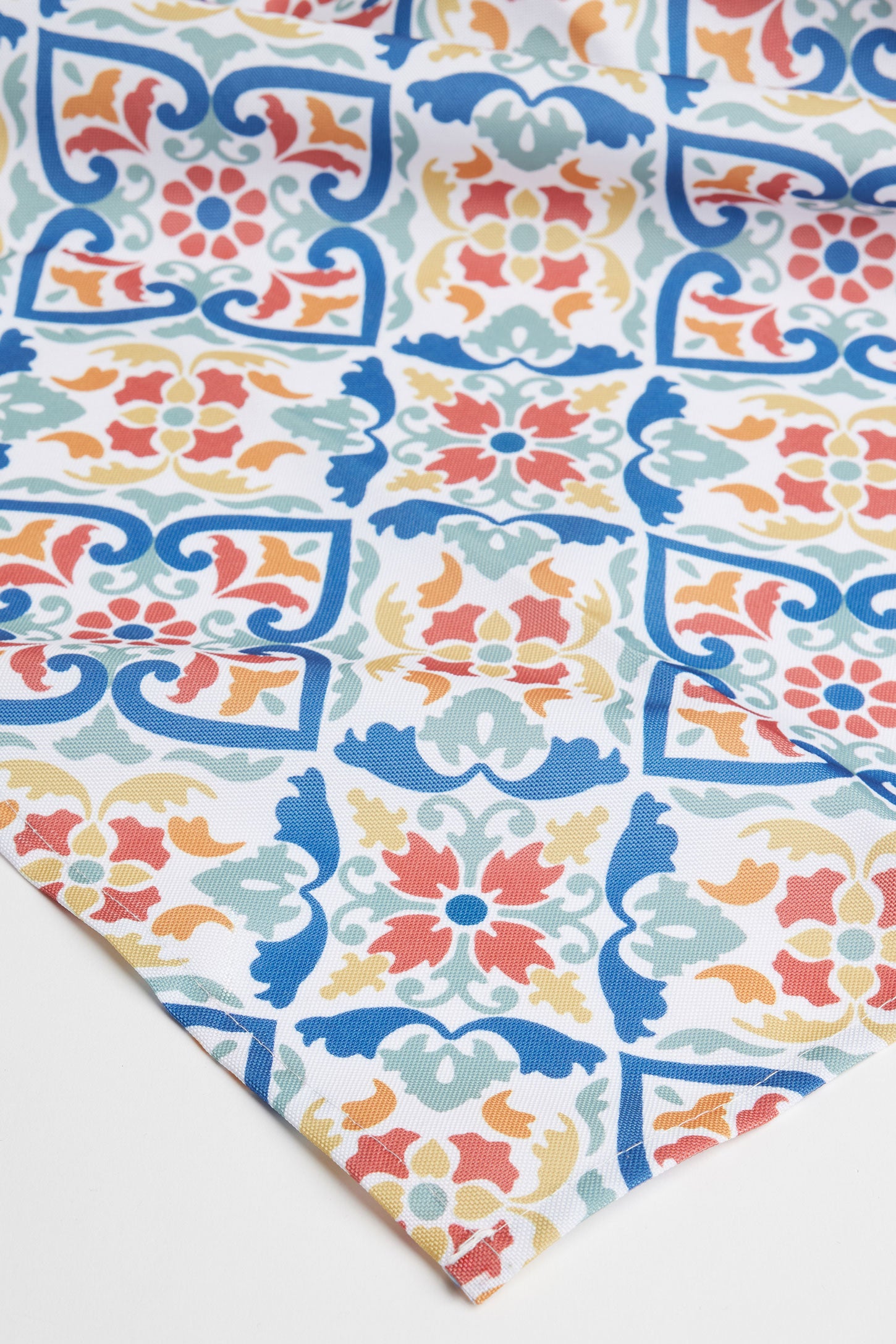 Nappe hydrofuge imprimée, 57 x 90'' - Maison && MULTI