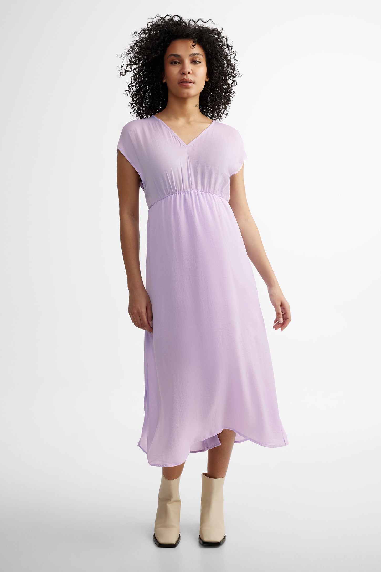 Robe longue col en V satin Femme Aubainerie - Main Image