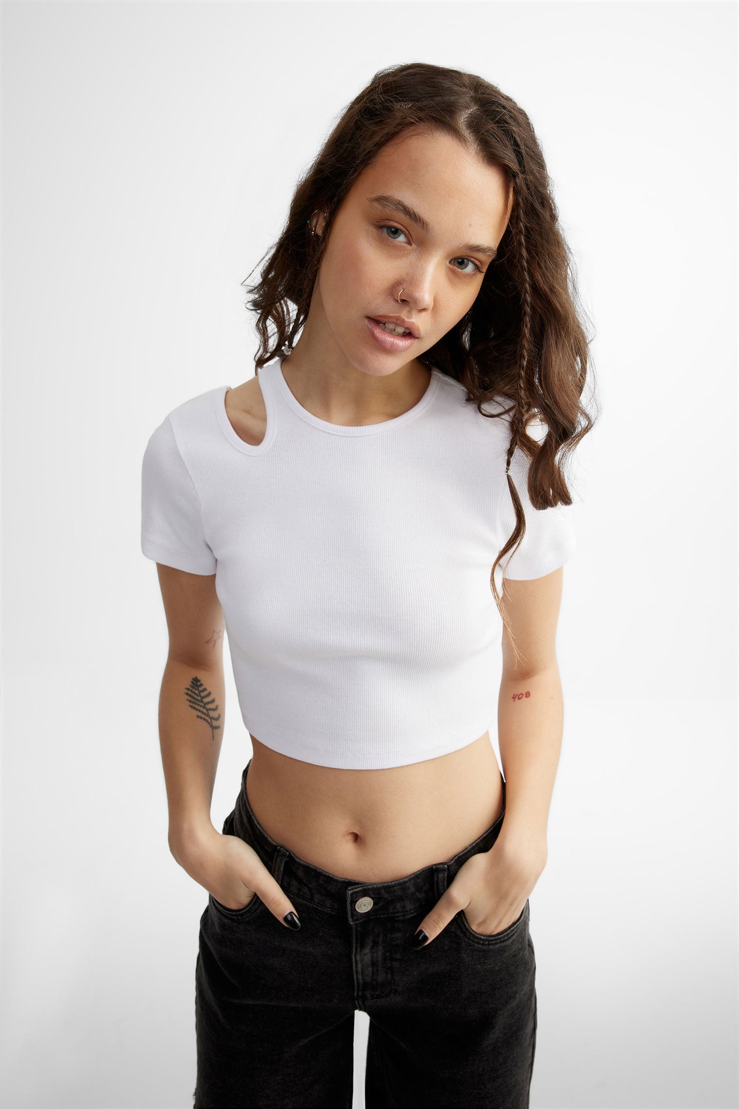 T-shirt côtelé coupe ajustée et écourtée - Femme && BLANC