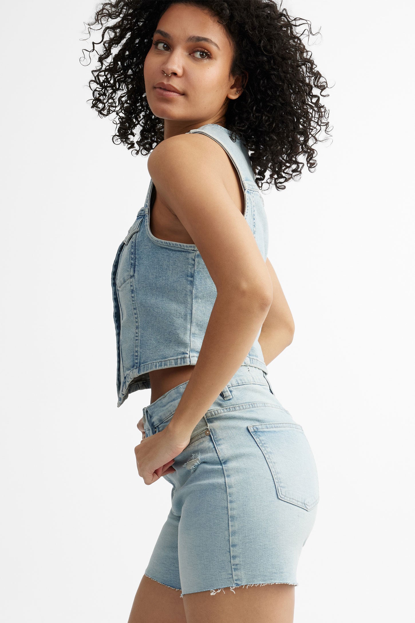 Short taille haute ourlet coupé en jeans - Femme && BLEU PALE