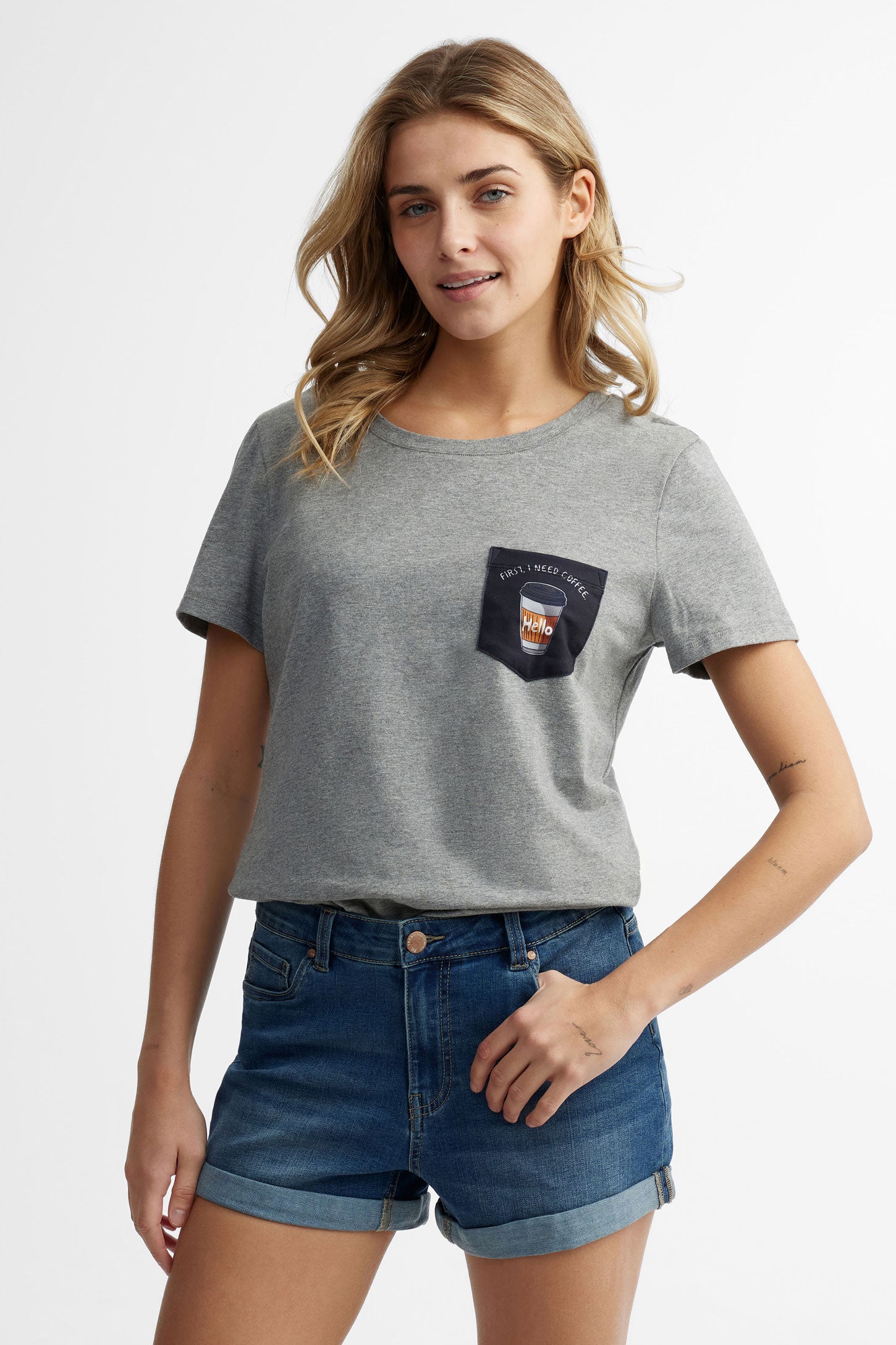 T-shirt col rond à poche en coton, 2/30$ - Femme && GRIS
