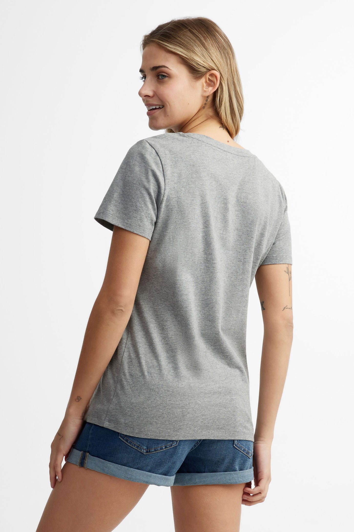 T-shirt col rond à poche en coton, 2/30$ - Femme && GRIS