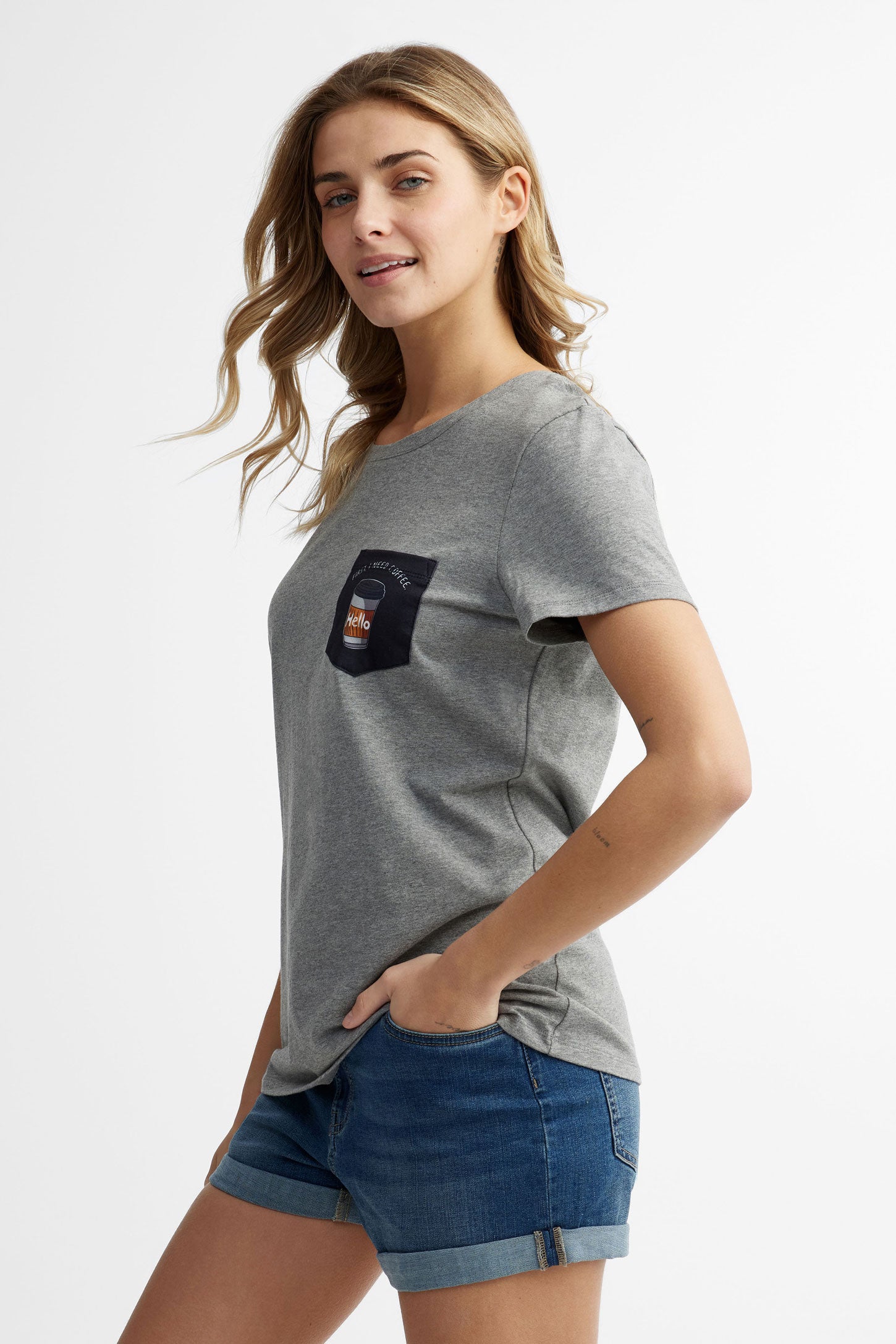 T-shirt col rond à poche en coton, 2/30$ - Femme && GRIS