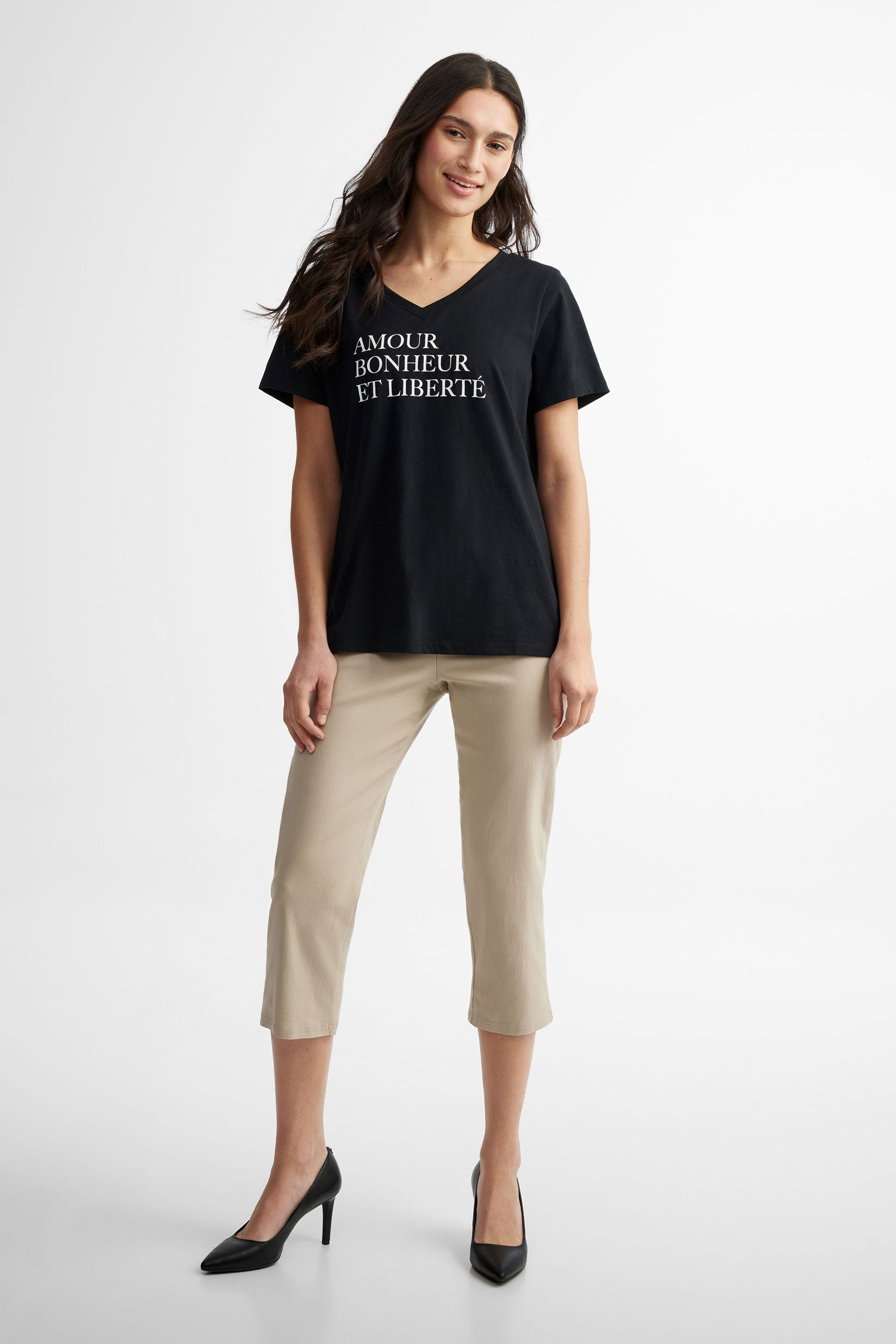T-shirt col en V coupe semi-ajustée en coton, 2/30$ - Femme && NOIR