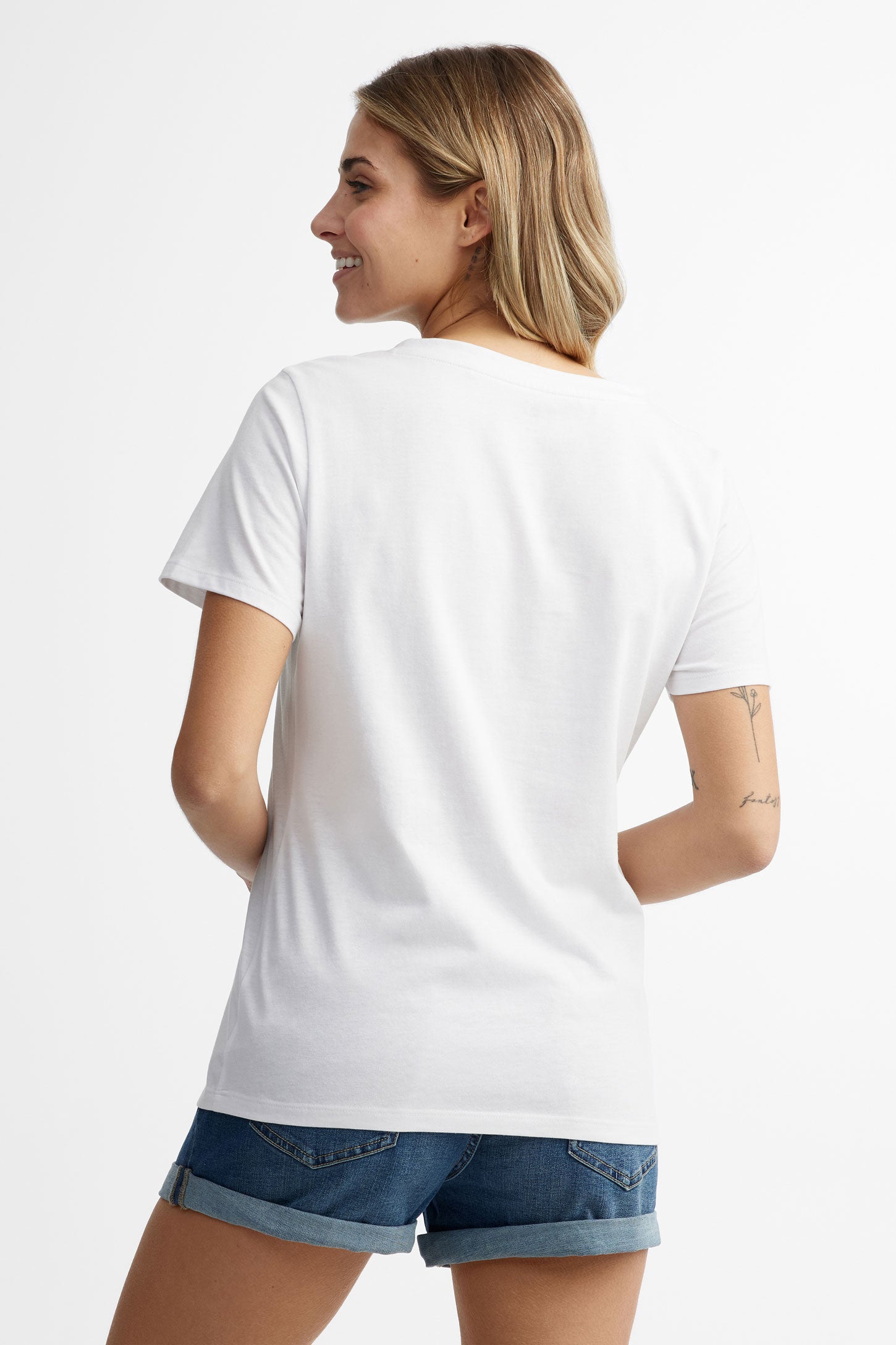 T-shirt col en V coupe semi-ajustée en coton, 2/30$ - Femme && BLANC
