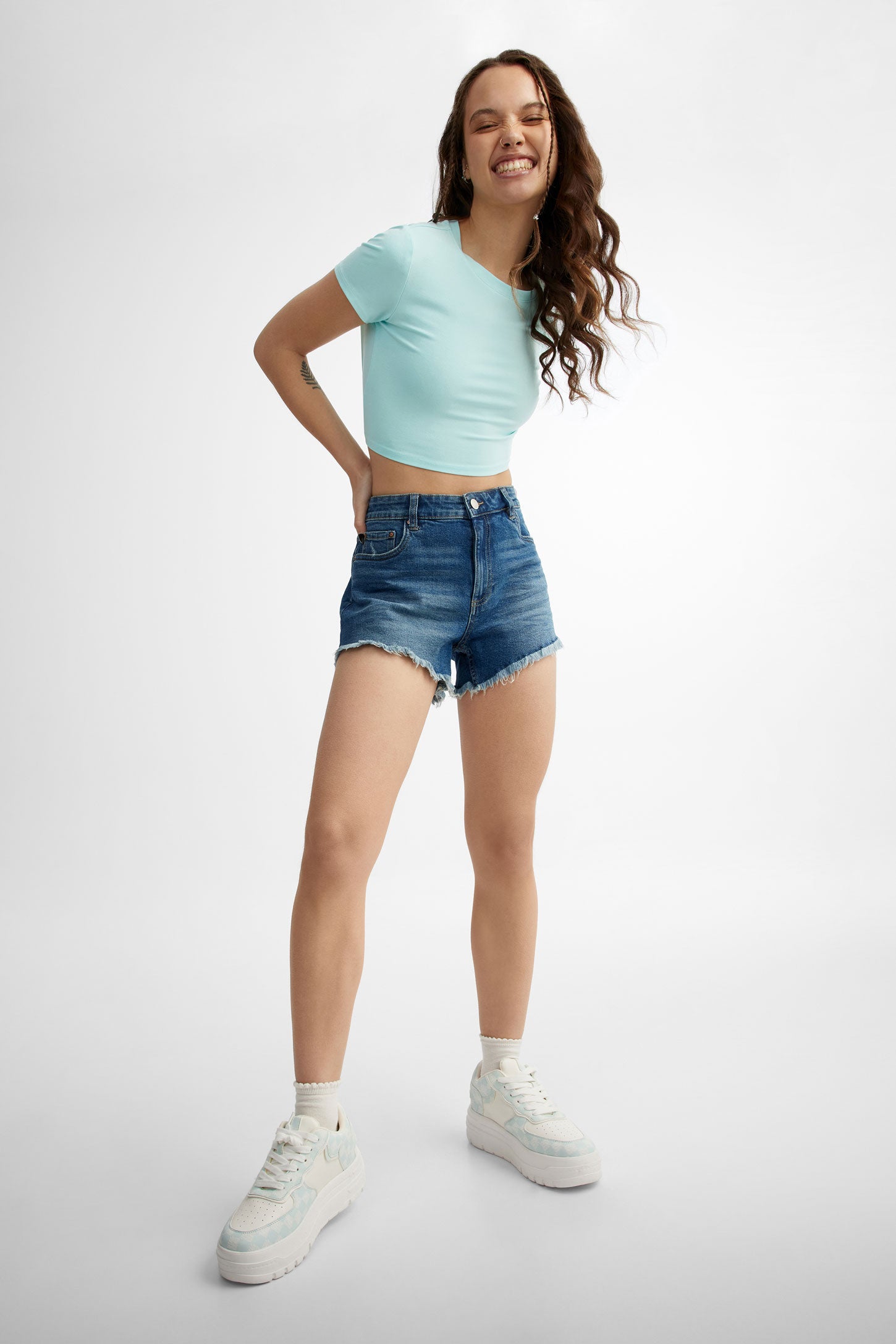 Short bords effilochés en jeans - Femme && BLEU