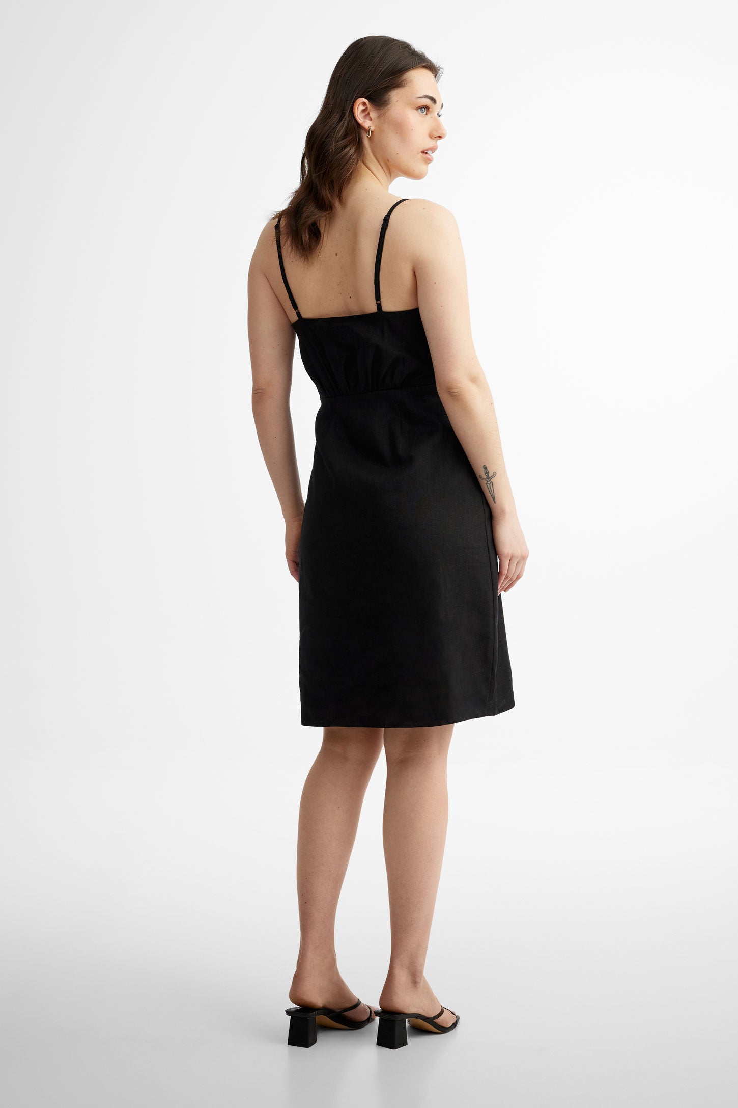 Robe cache-cœur à bretelles fines en lin - Femme && NOIR