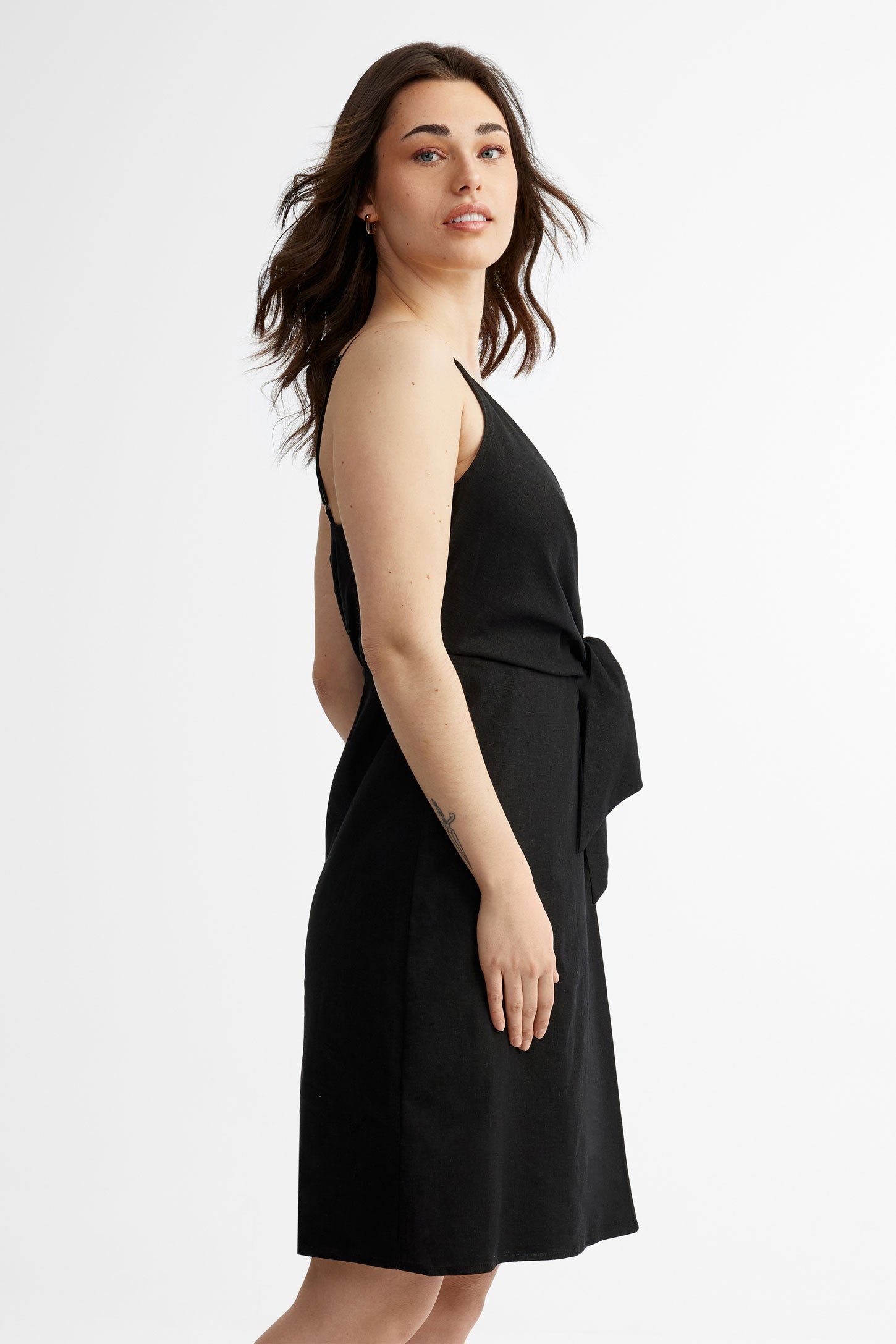 Robe cache-cœur à bretelles fines en lin - Femme && NOIR
