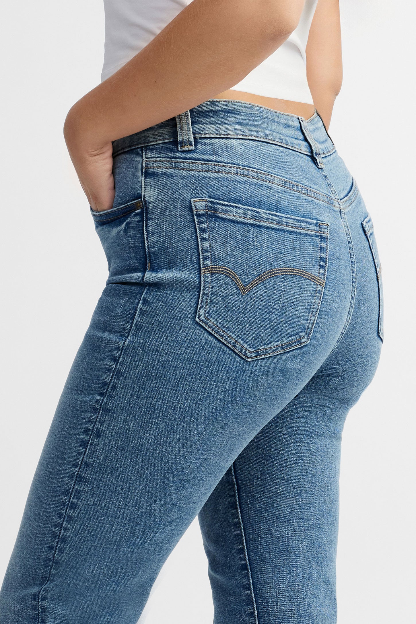 Jeans coupe ajustée jambe évasée - Femme && DENIM MOYEN
