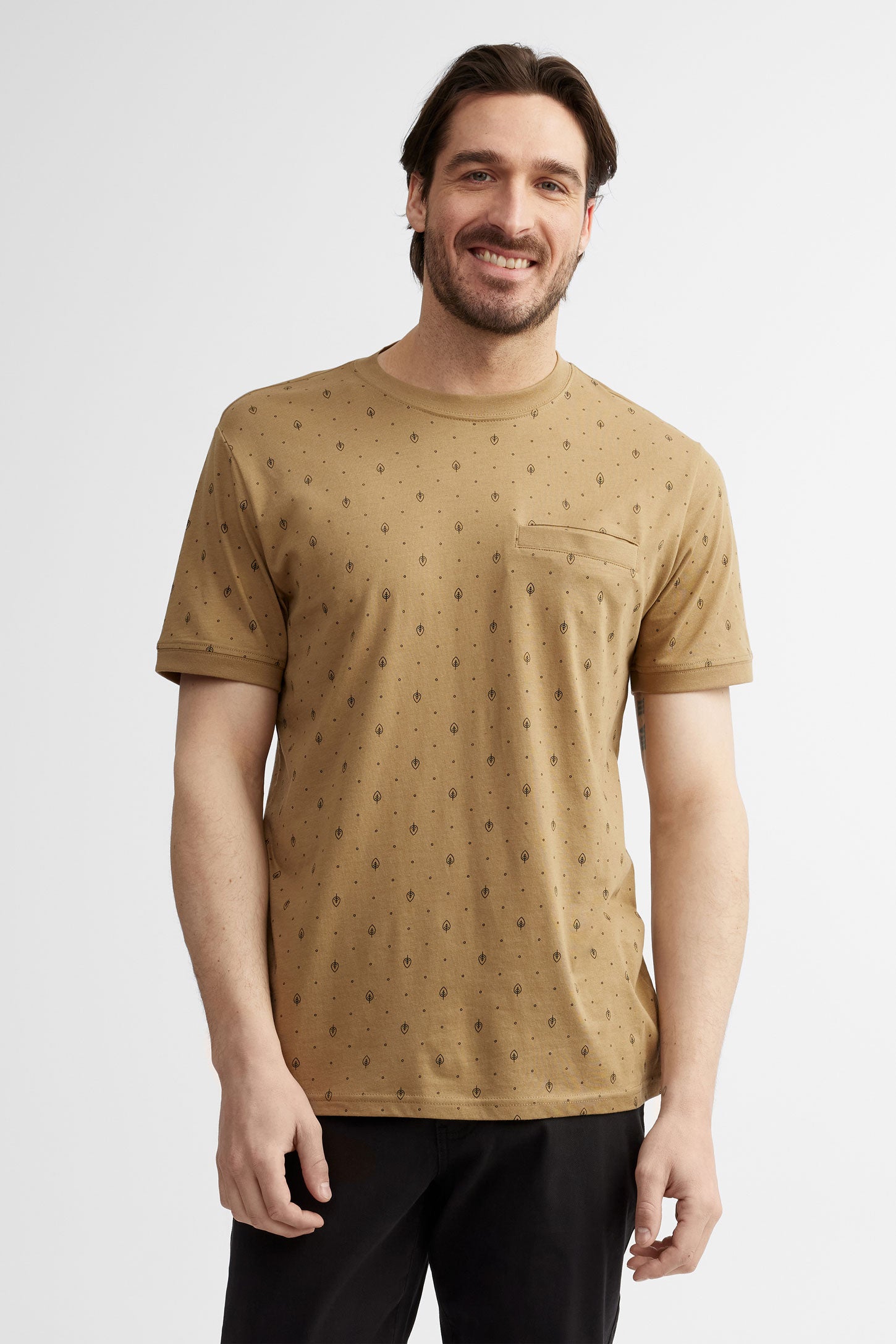 T-shirt à poche imprimé coton, 2/30$ - Homme && BRUN/MULTI